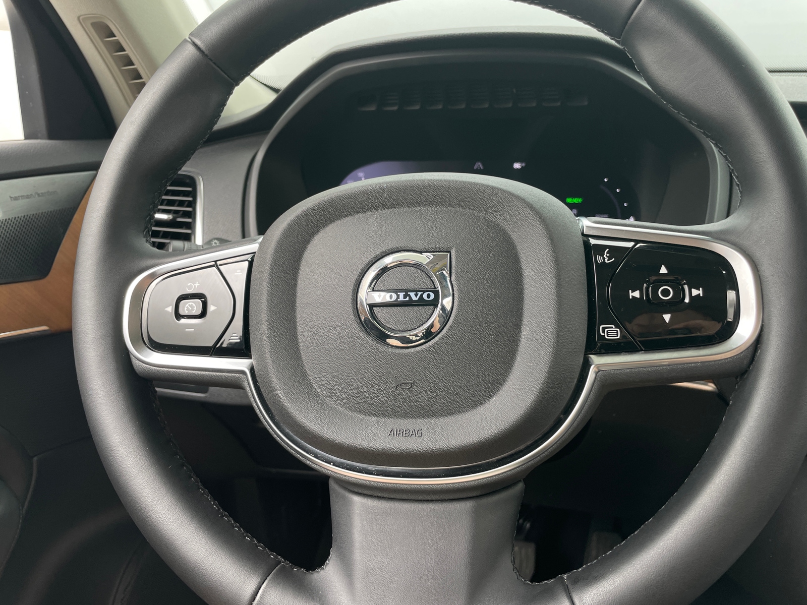 Thumbnail: 2025 Volvo XC90 - 4