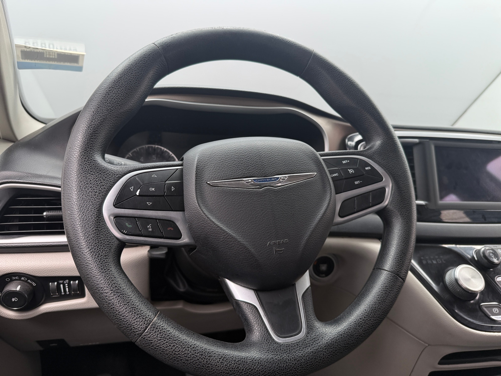 Thumbnail: 2019 Chrysler Pacifica - 5
