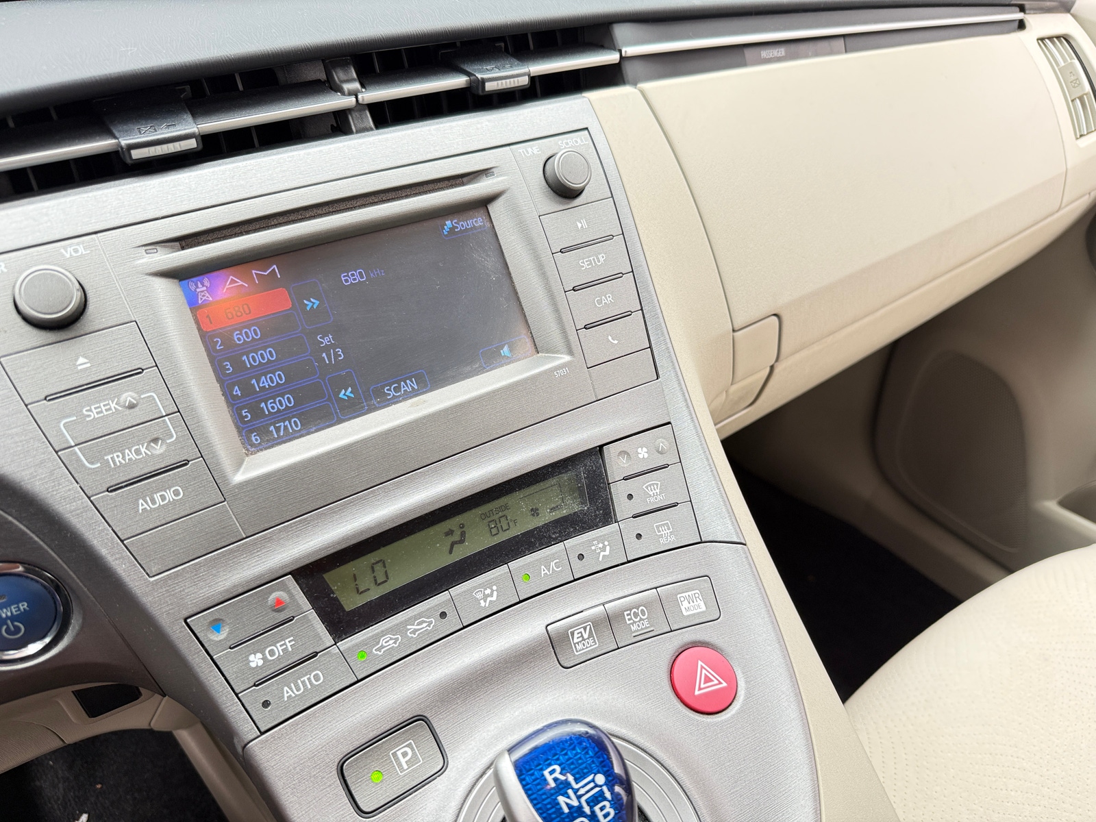 Thumbnail: 2015 Toyota Prius - 4