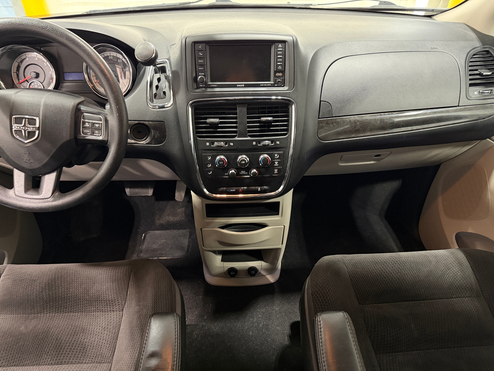 Thumbnail: 2019 Dodge Grand Caravan - 3