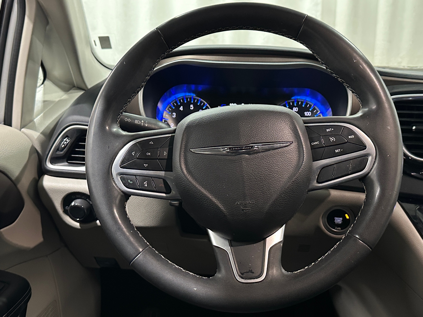 Thumbnail: 2023 Chrysler Voyager - 5