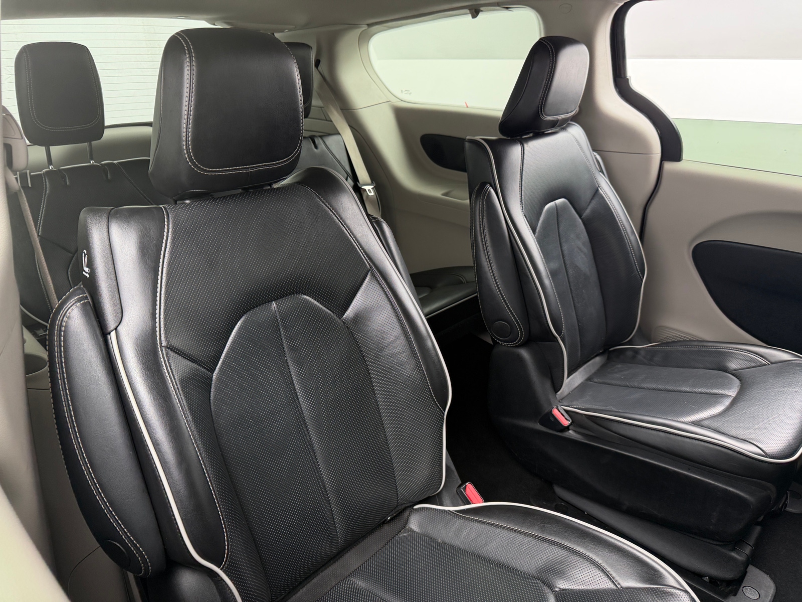 Thumbnail: 2023 Chrysler Pacifica - 5