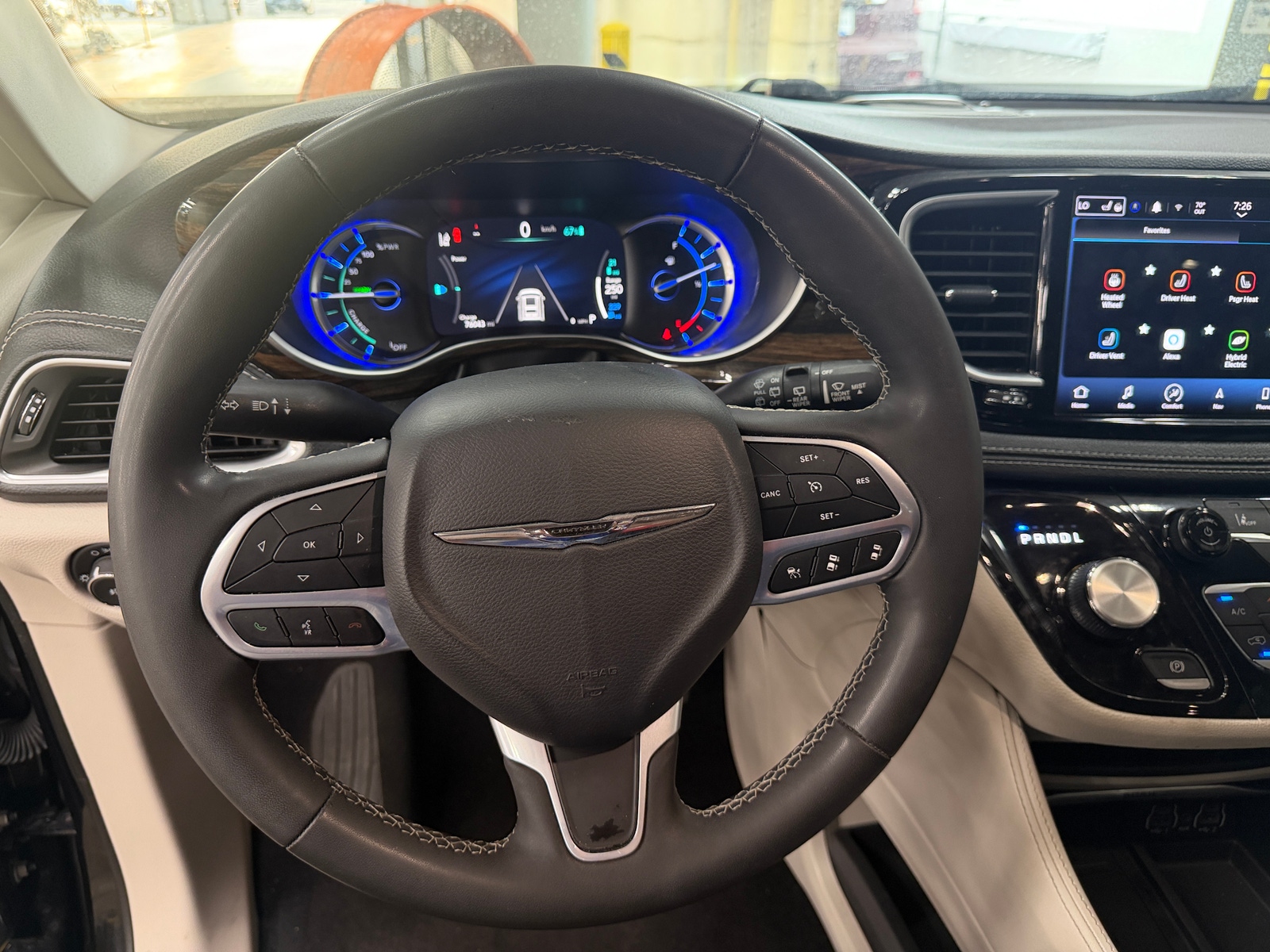 Thumbnail: 2023 Chrysler Pacifica - 4