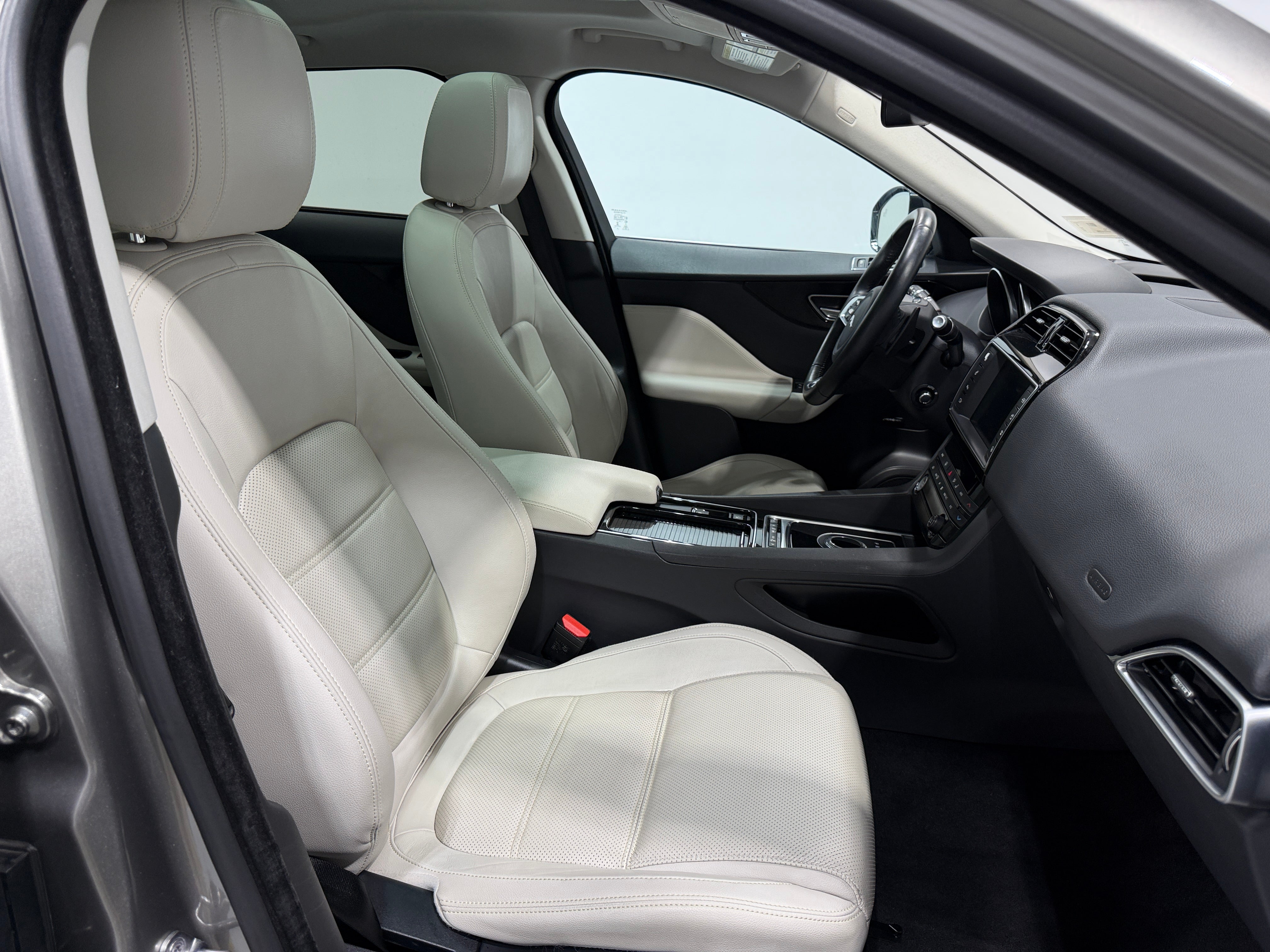 Used 2018 Jaguar F-PACE Prestige with VIN SADCK2FX1JA275626 for sale in Pewaukee, WI