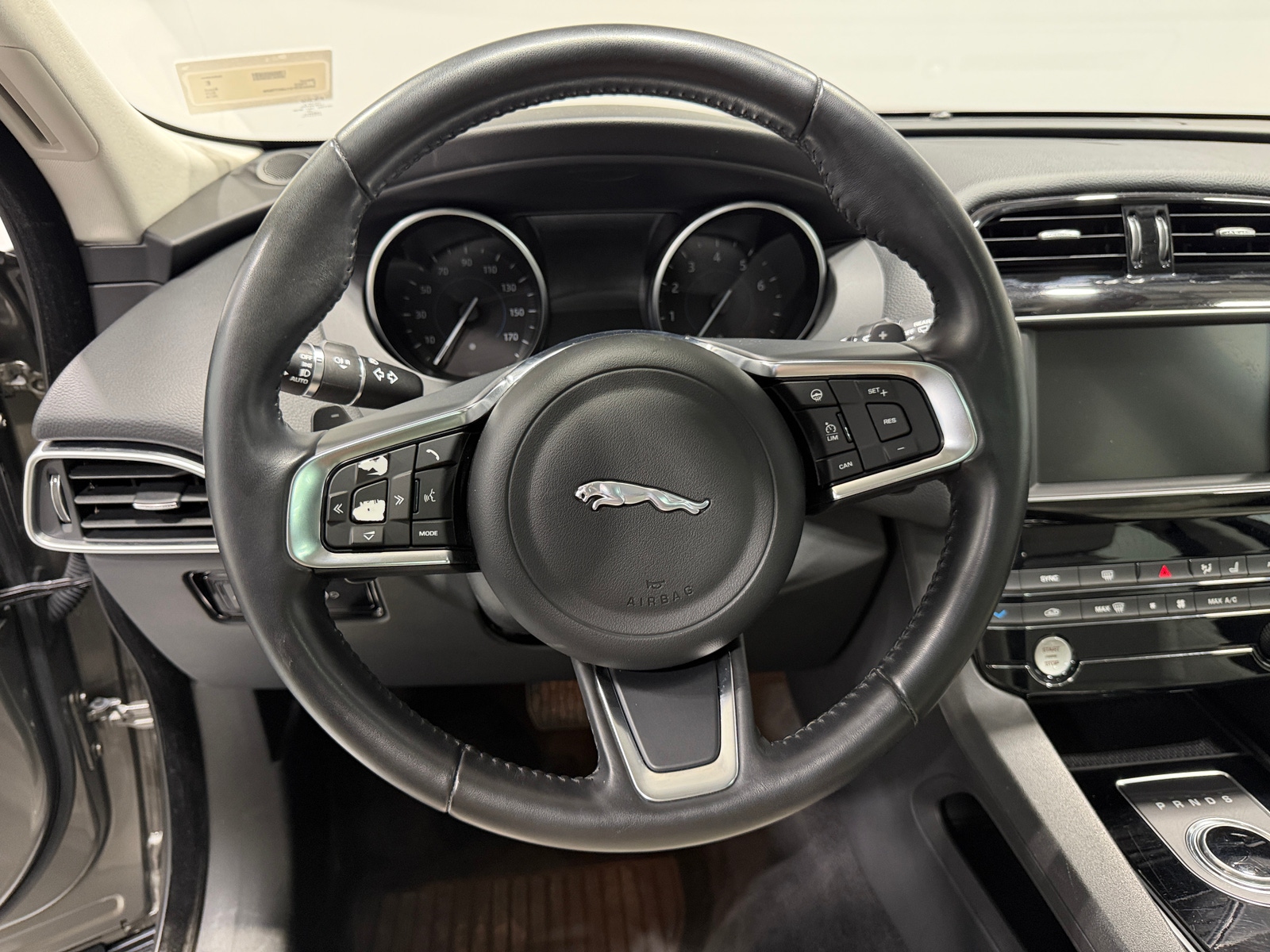 Thumbnail: 2018 Jaguar F-Pace - 4