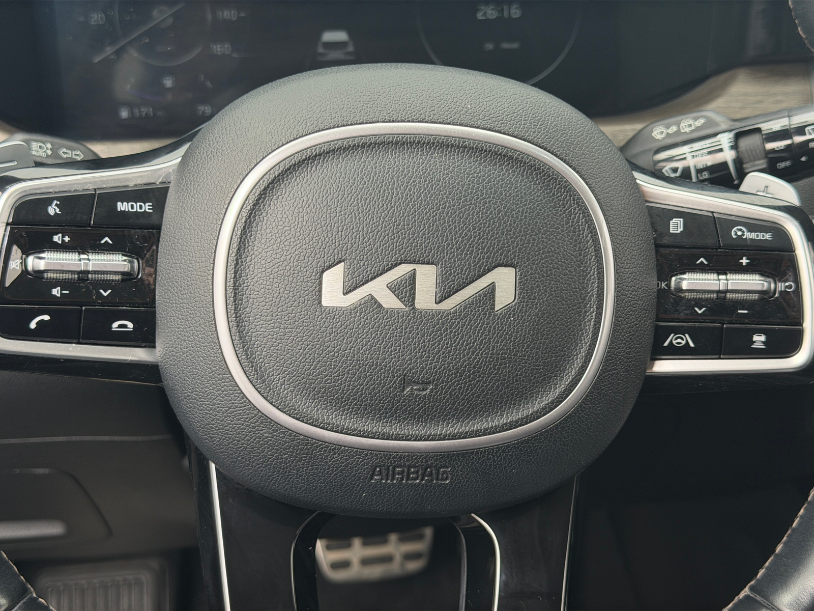 Thumbnail: 2022 Kia Sorento - 4