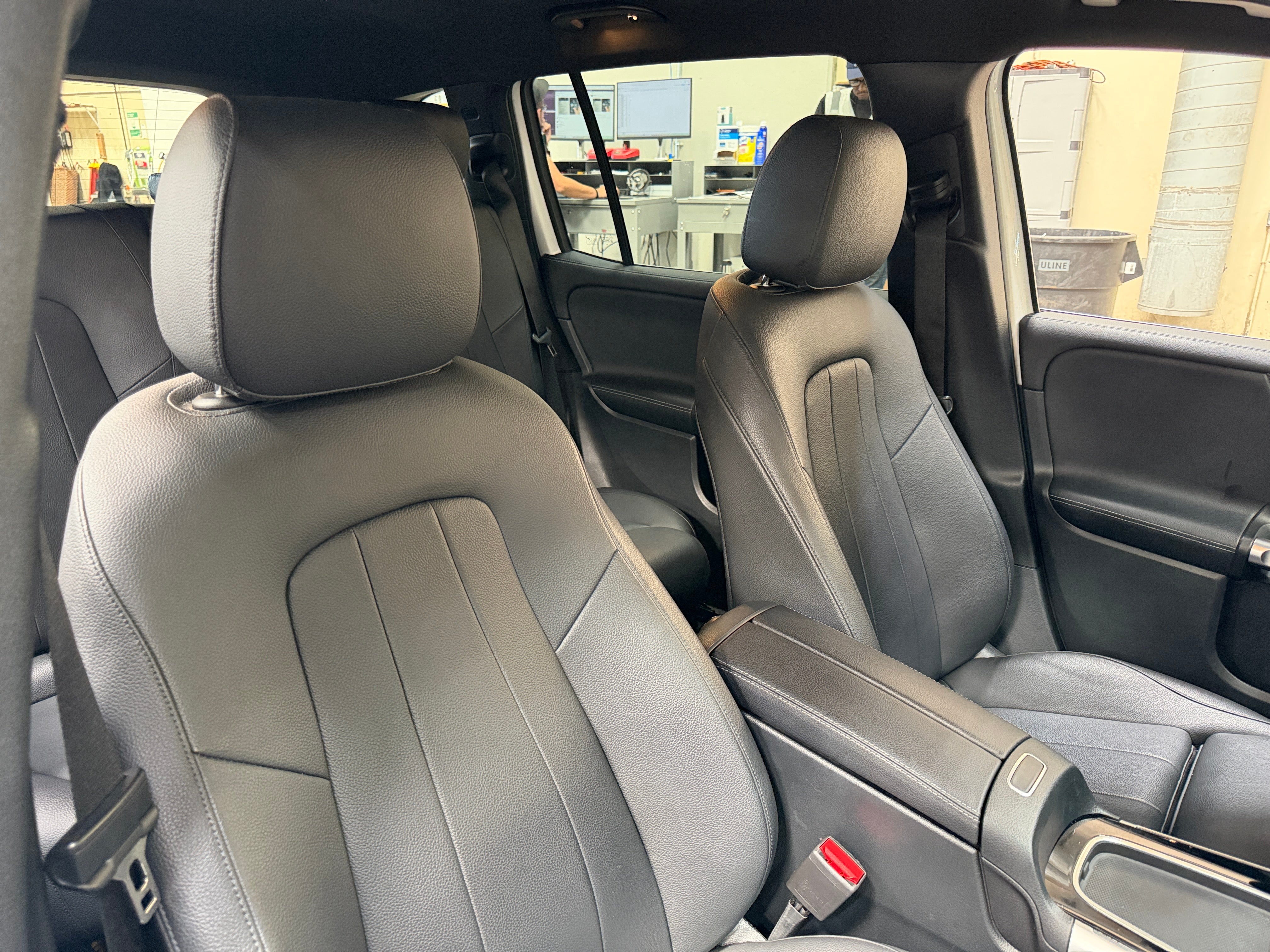 2025 Mercedes-Benz GLB Base - Photo 3