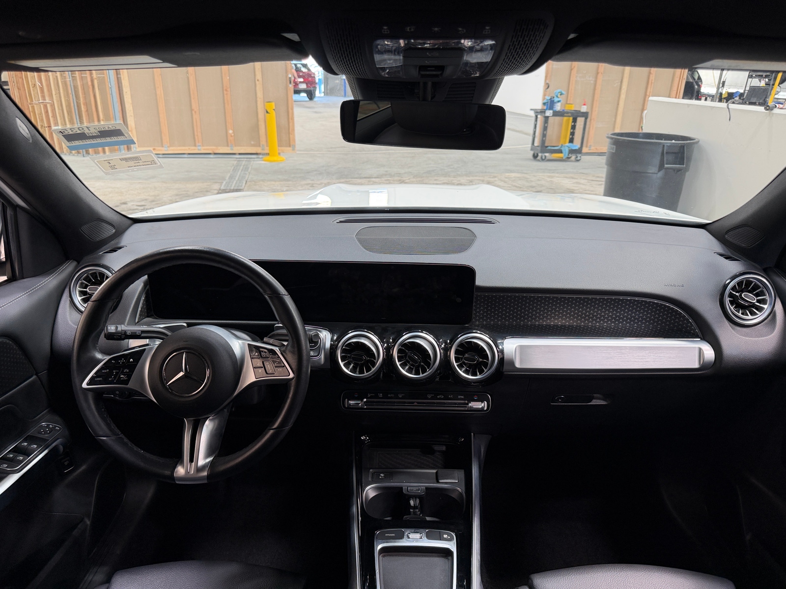 Thumbnail: 2025 Mercedes-Benz GLB - 2