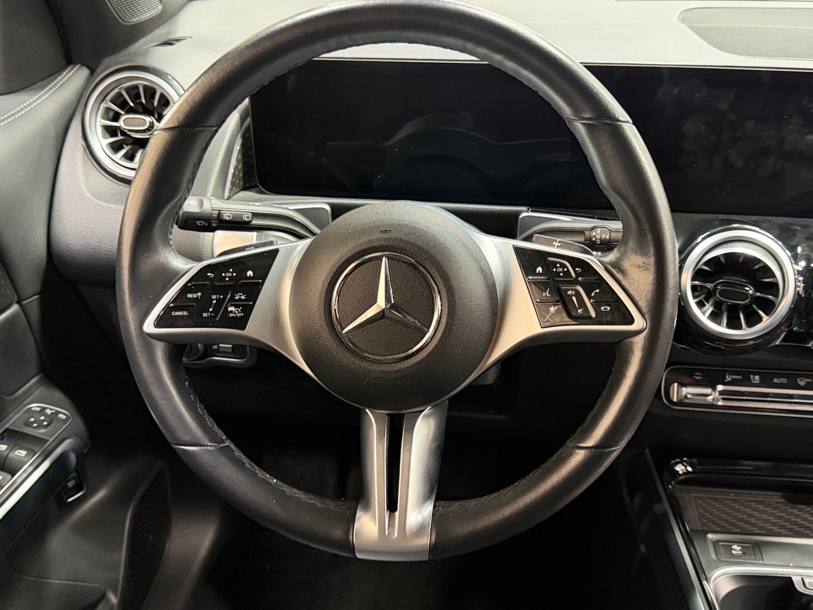 Thumbnail: 2025 Mercedes-Benz GLB - 4