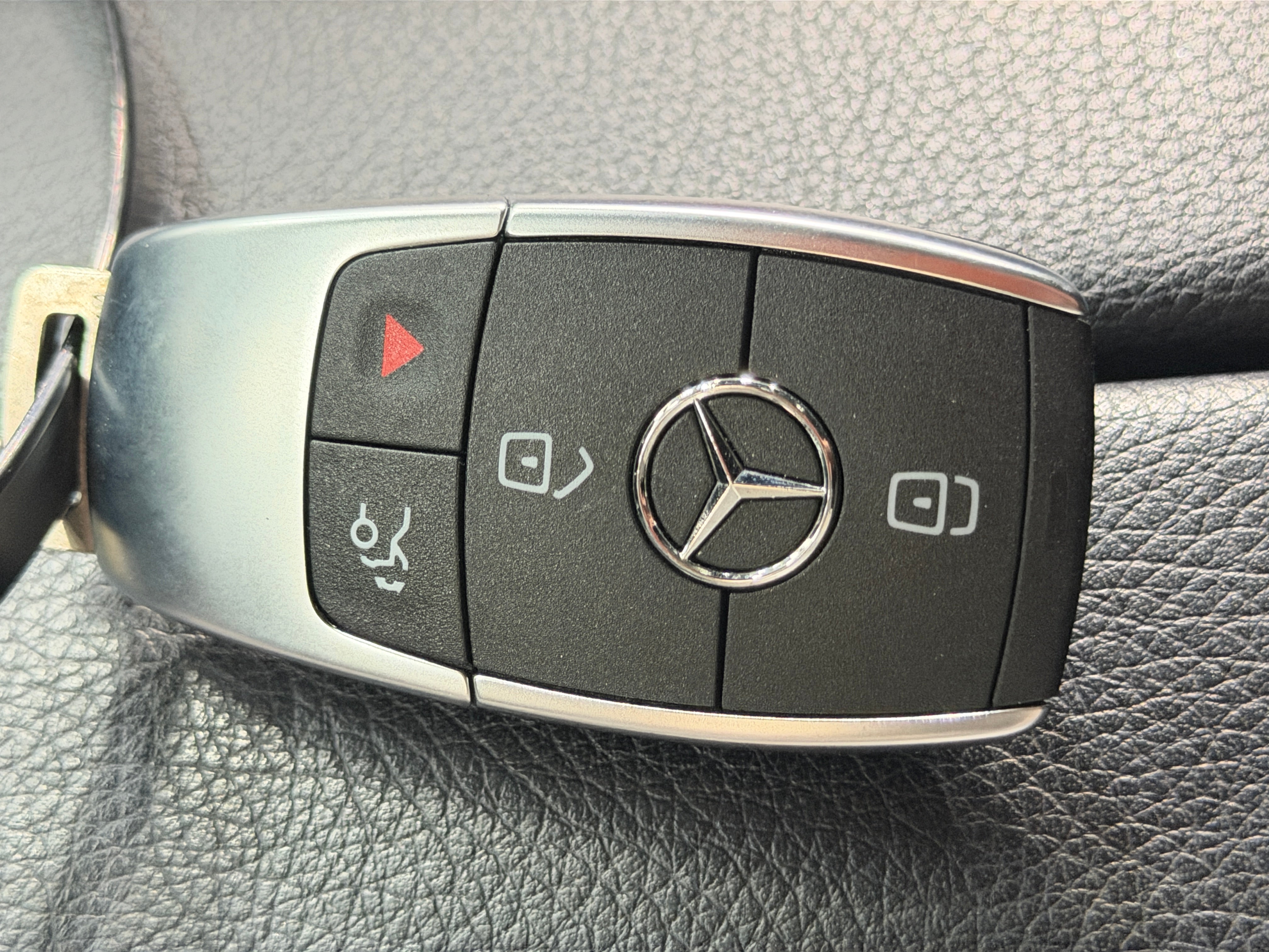 2025 Mercedes-Benz GLB Base - Photo 16