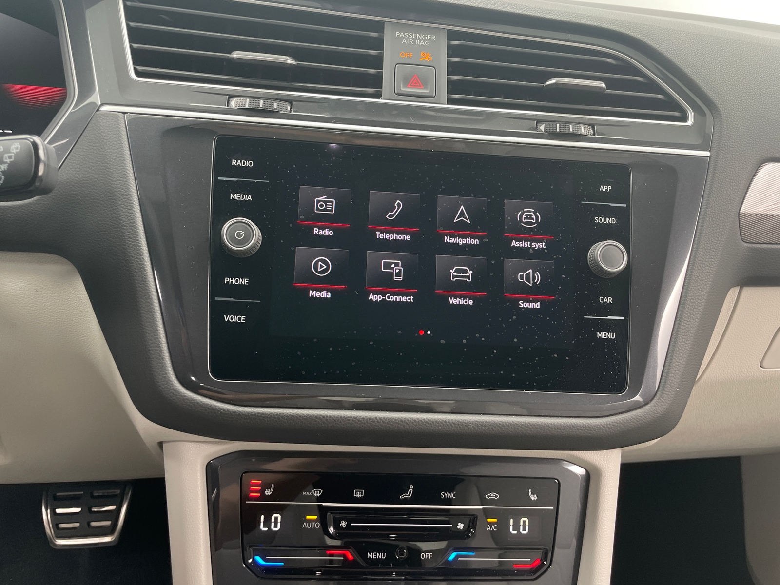 Thumbnail: 2024 Volkswagen Tiguan - 3