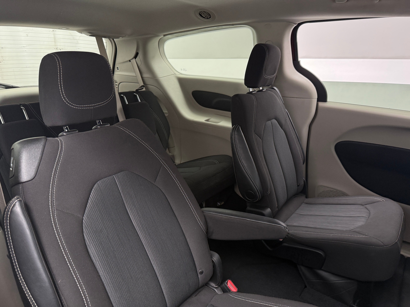Thumbnail: 2023 Chrysler Voyager - 6