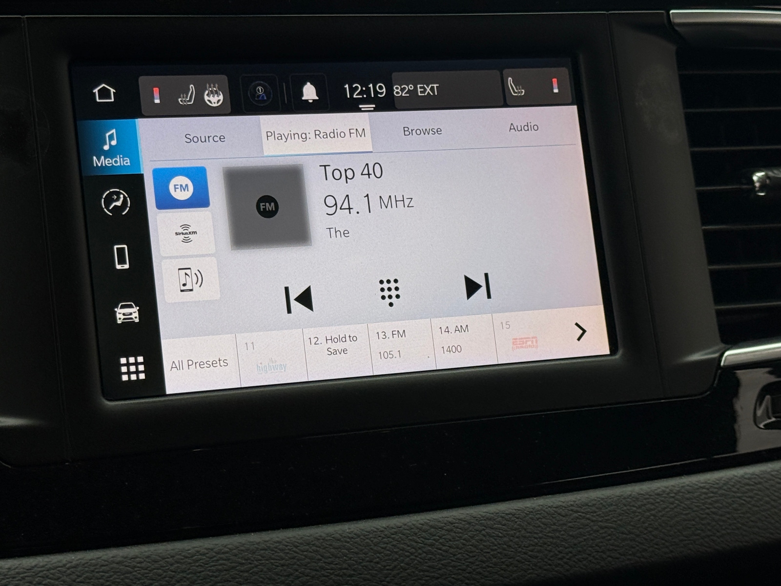 Thumbnail: 2023 Chrysler Voyager - 4