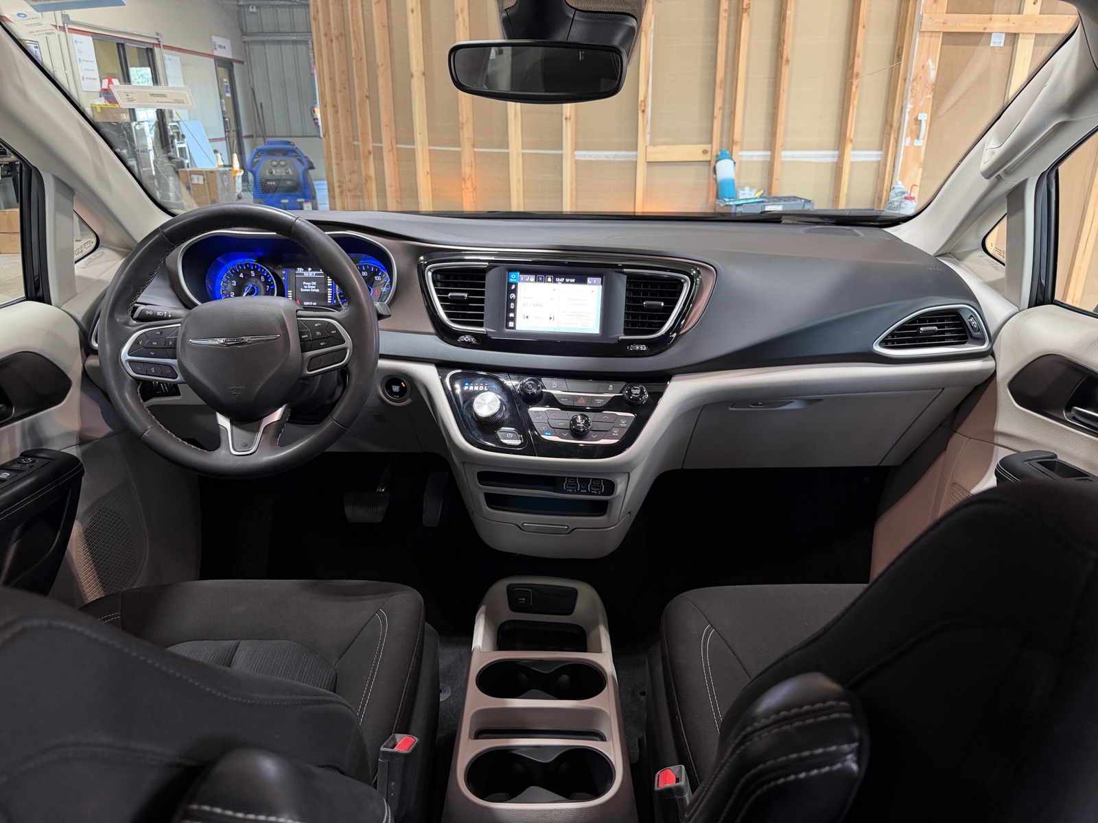 Thumbnail: 2023 Chrysler Voyager - 3