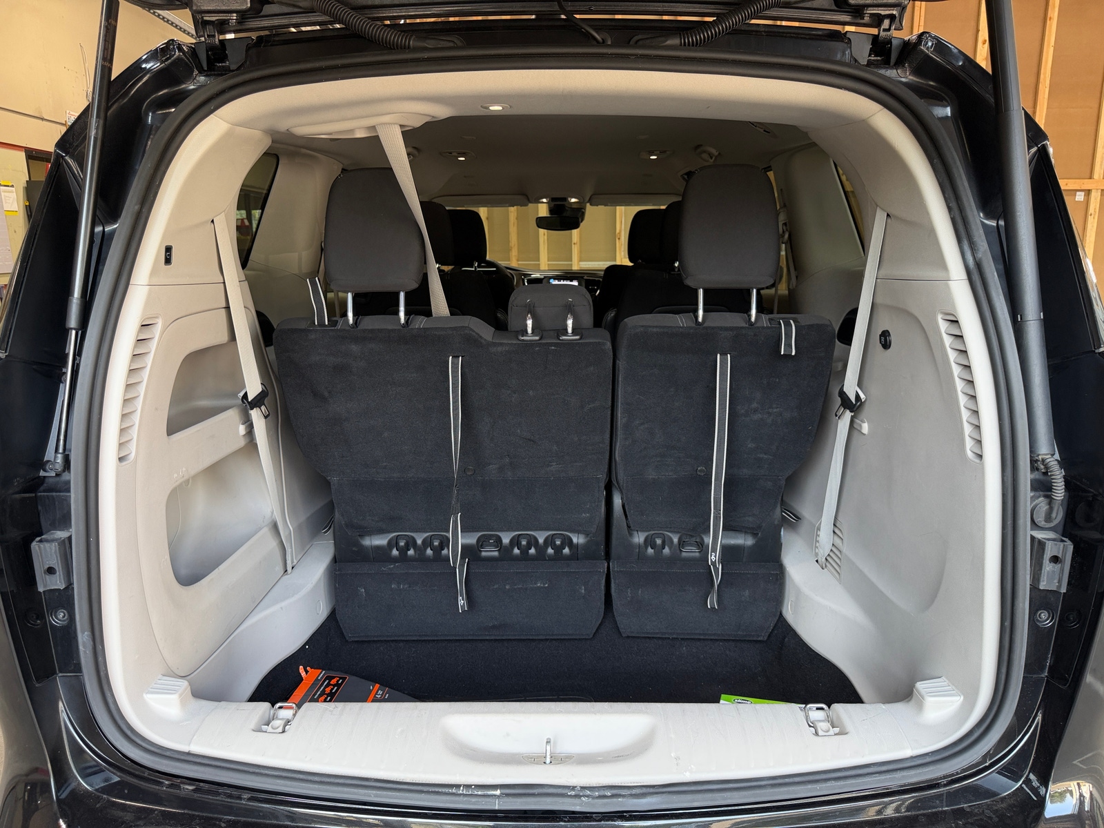Thumbnail: 2023 Chrysler Voyager - 7