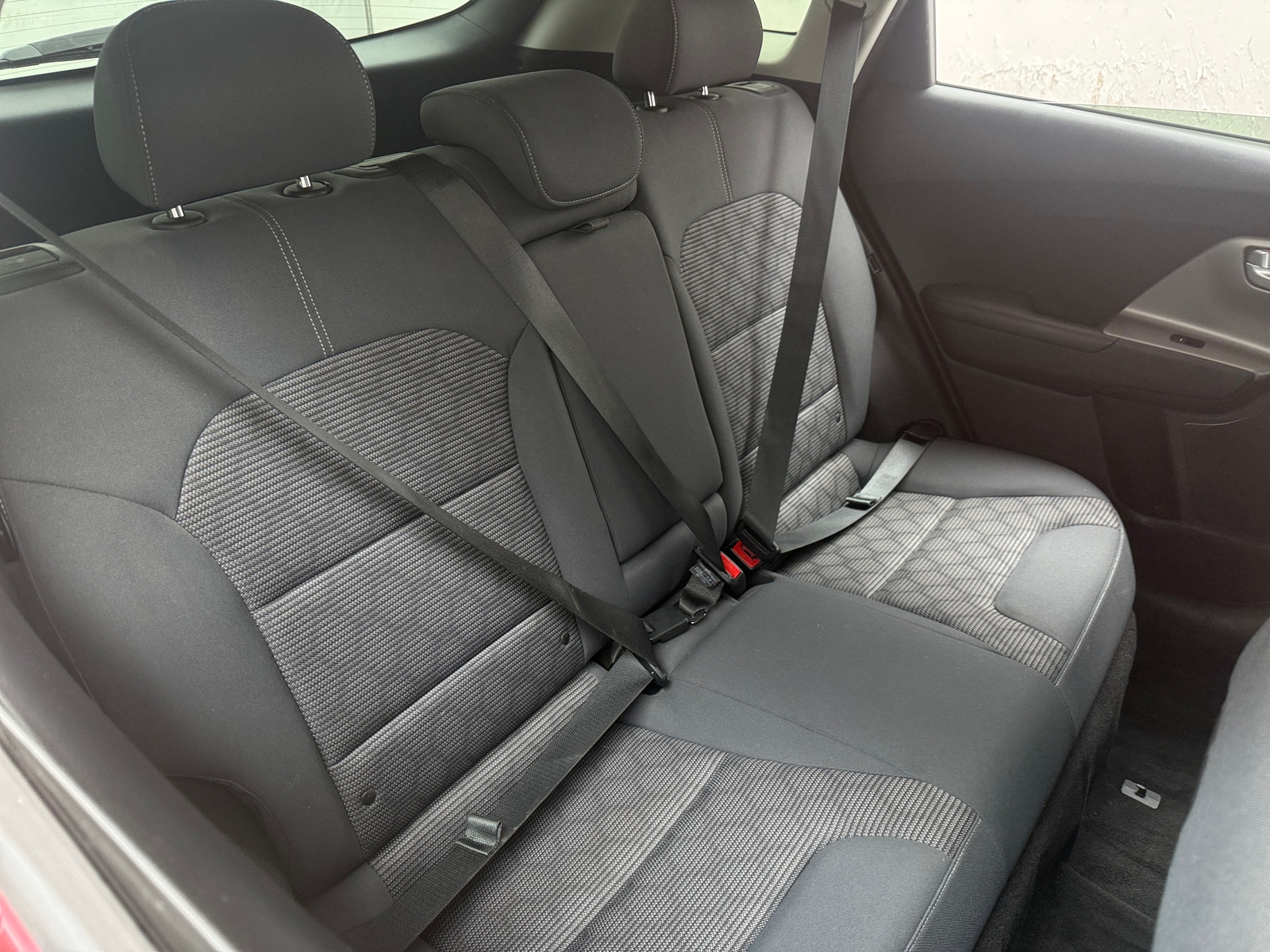 Thumbnail: 2017 Kia Niro - 6