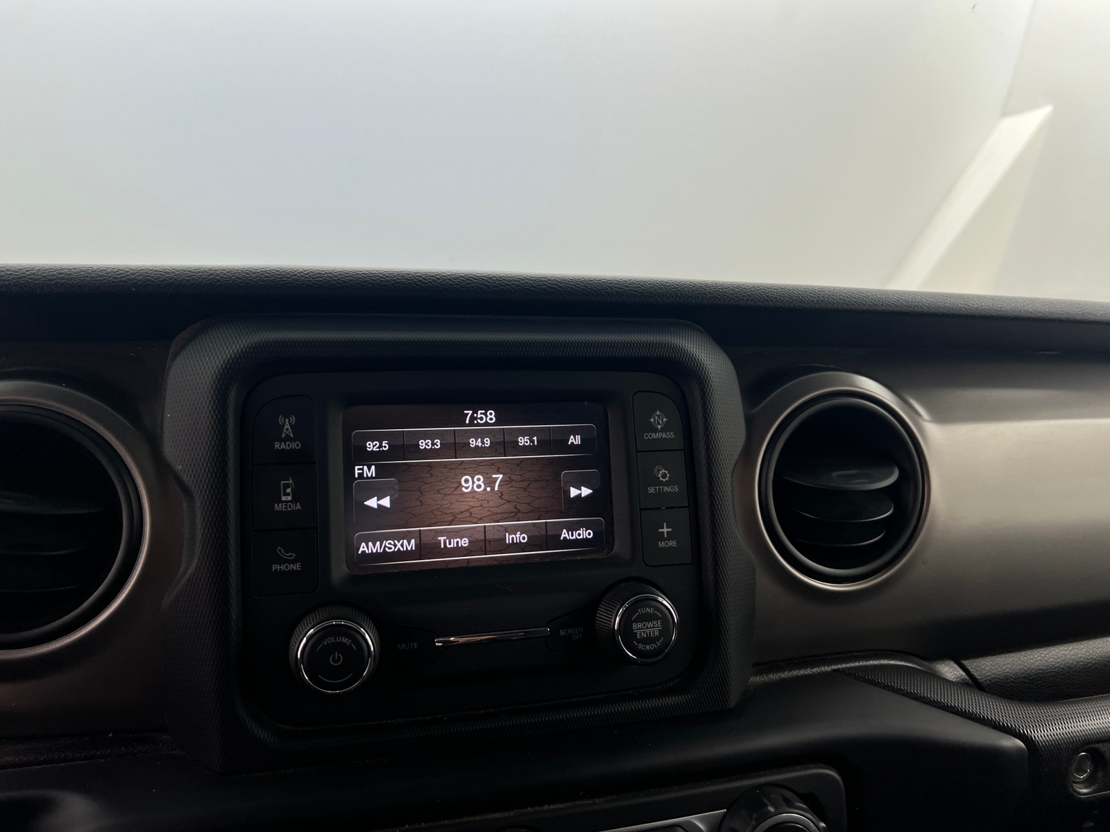 Thumbnail: 2021 Jeep Gladiator - 4
