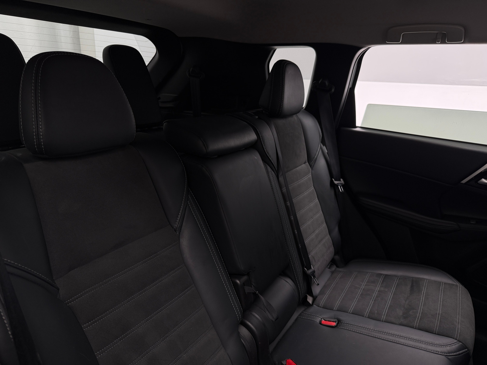 Thumbnail: 2024 Mitsubishi Outlander - 5