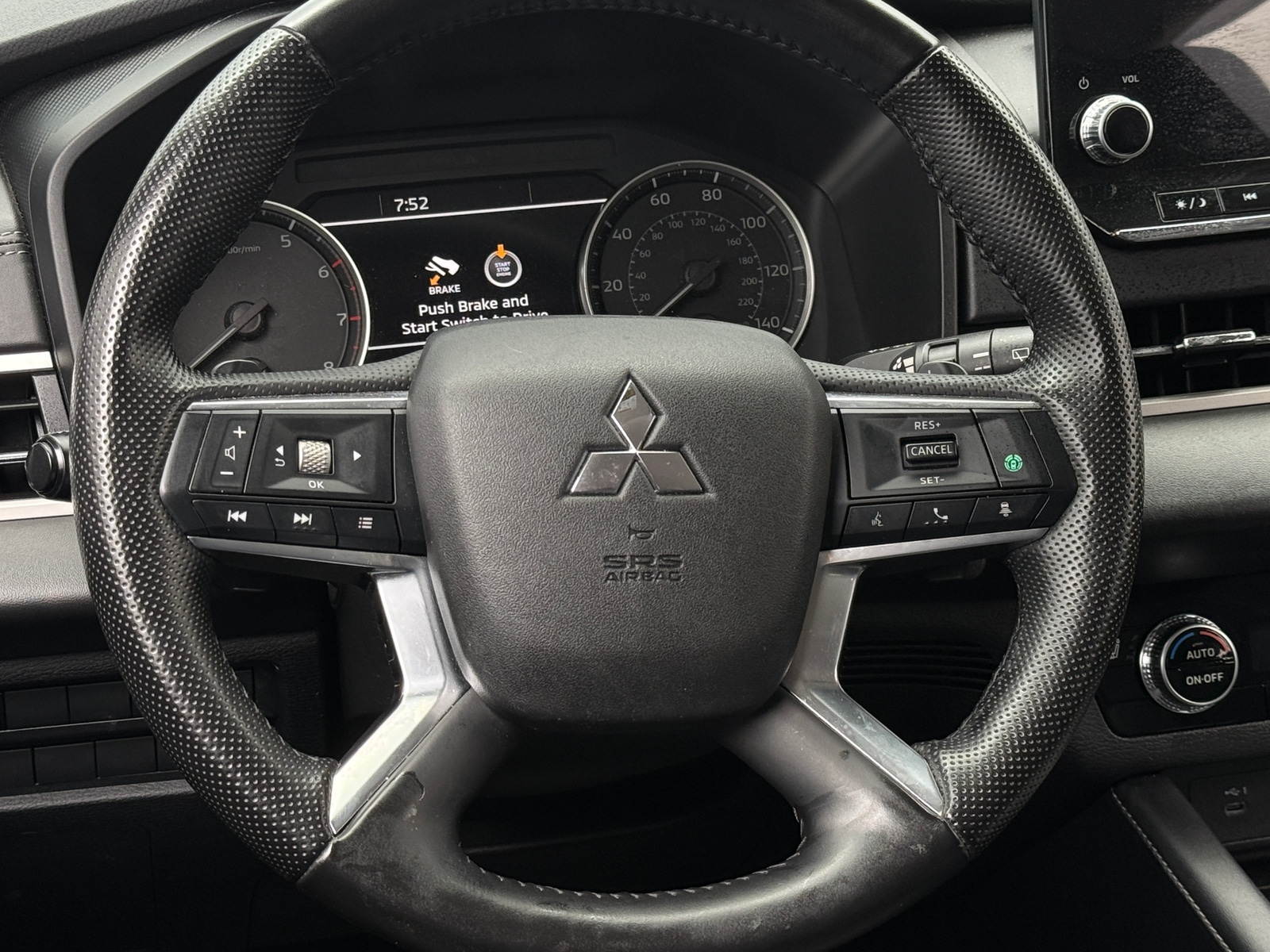 Thumbnail: 2024 Mitsubishi Outlander - 4