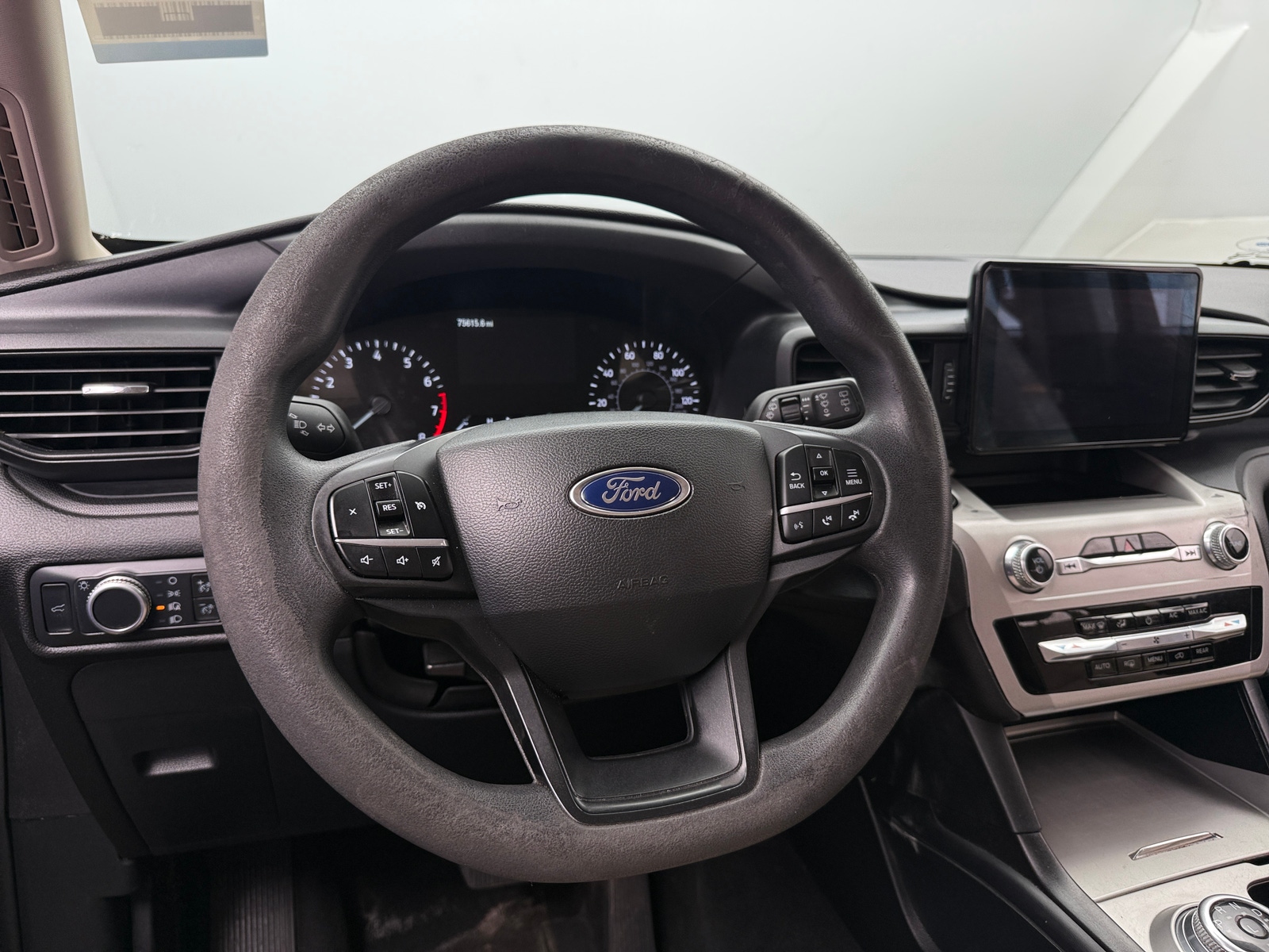 Thumbnail: 2022 Ford Explorer - 5