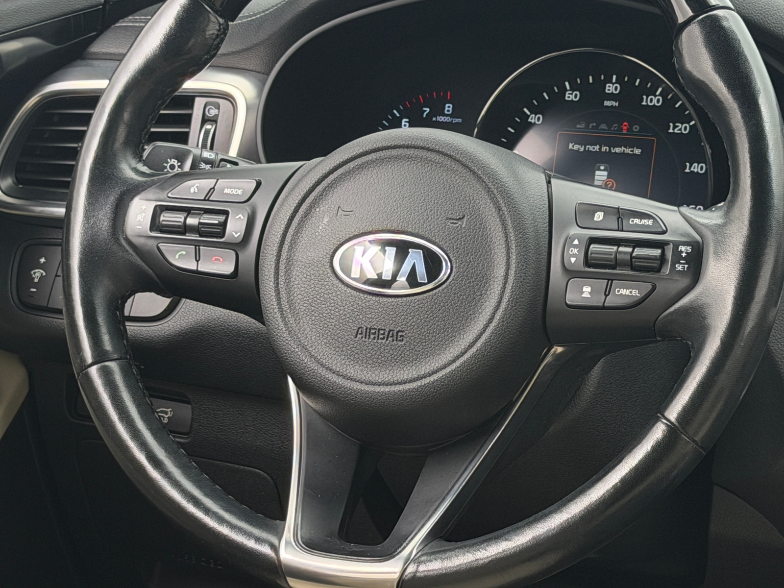 Thumbnail: 2017 Kia Sorento - 4