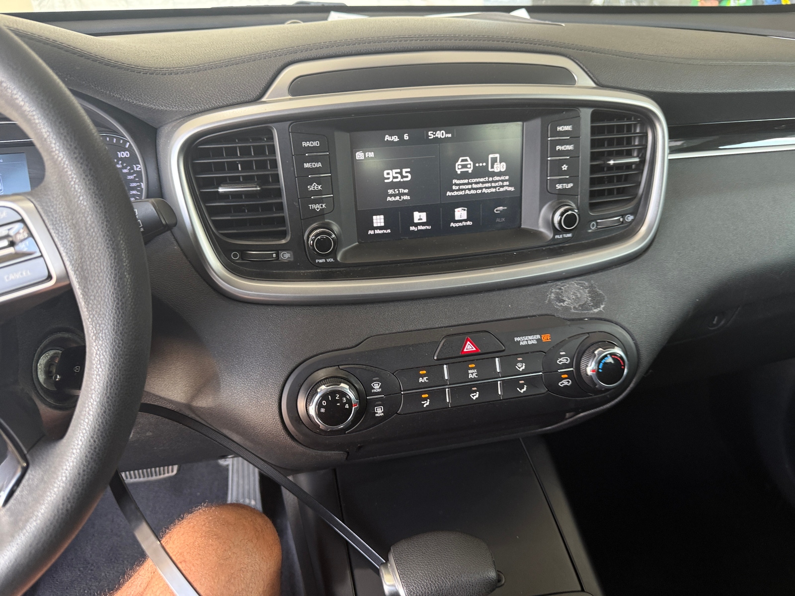 Thumbnail: 2019 Kia Sorento - 4