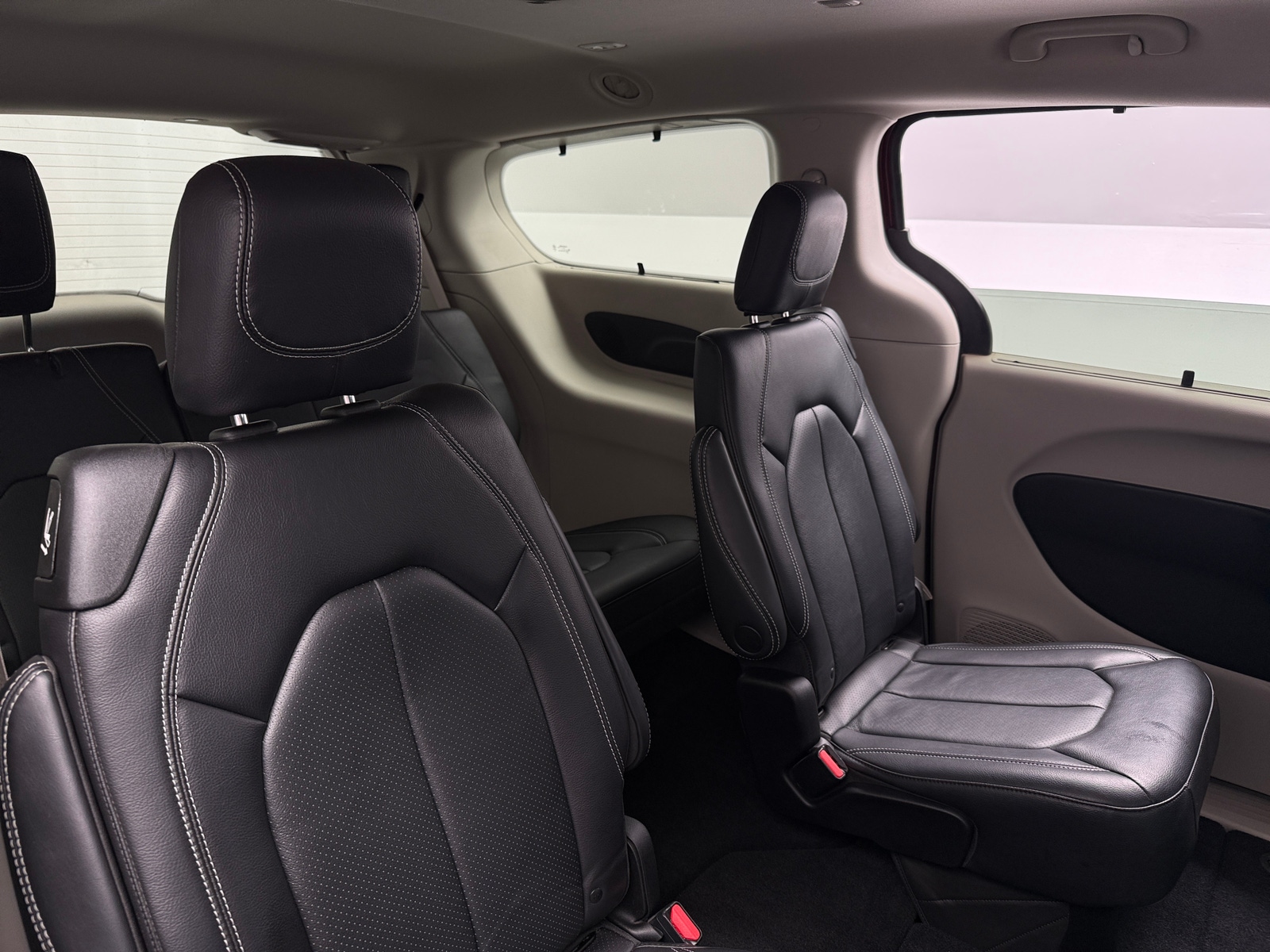 Thumbnail: 2022 Chrysler Pacifica - 5