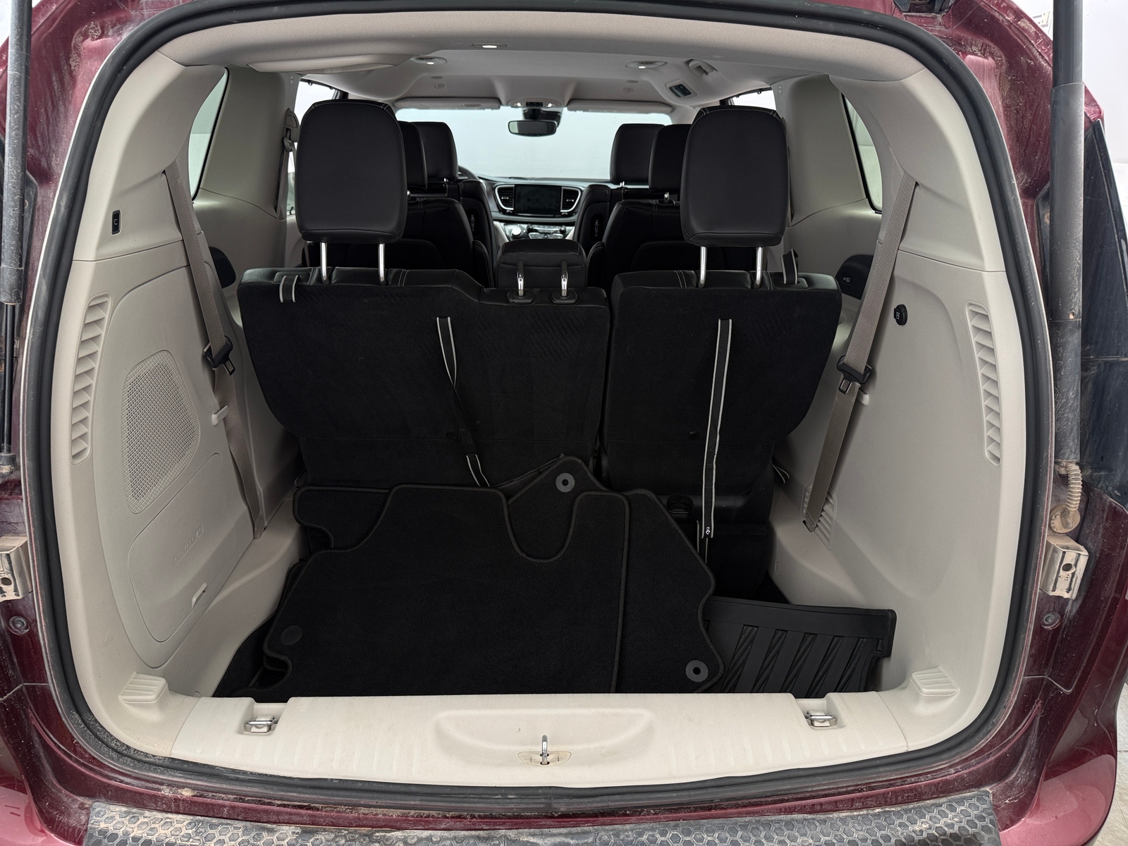 Thumbnail: 2022 Chrysler Pacifica - 6