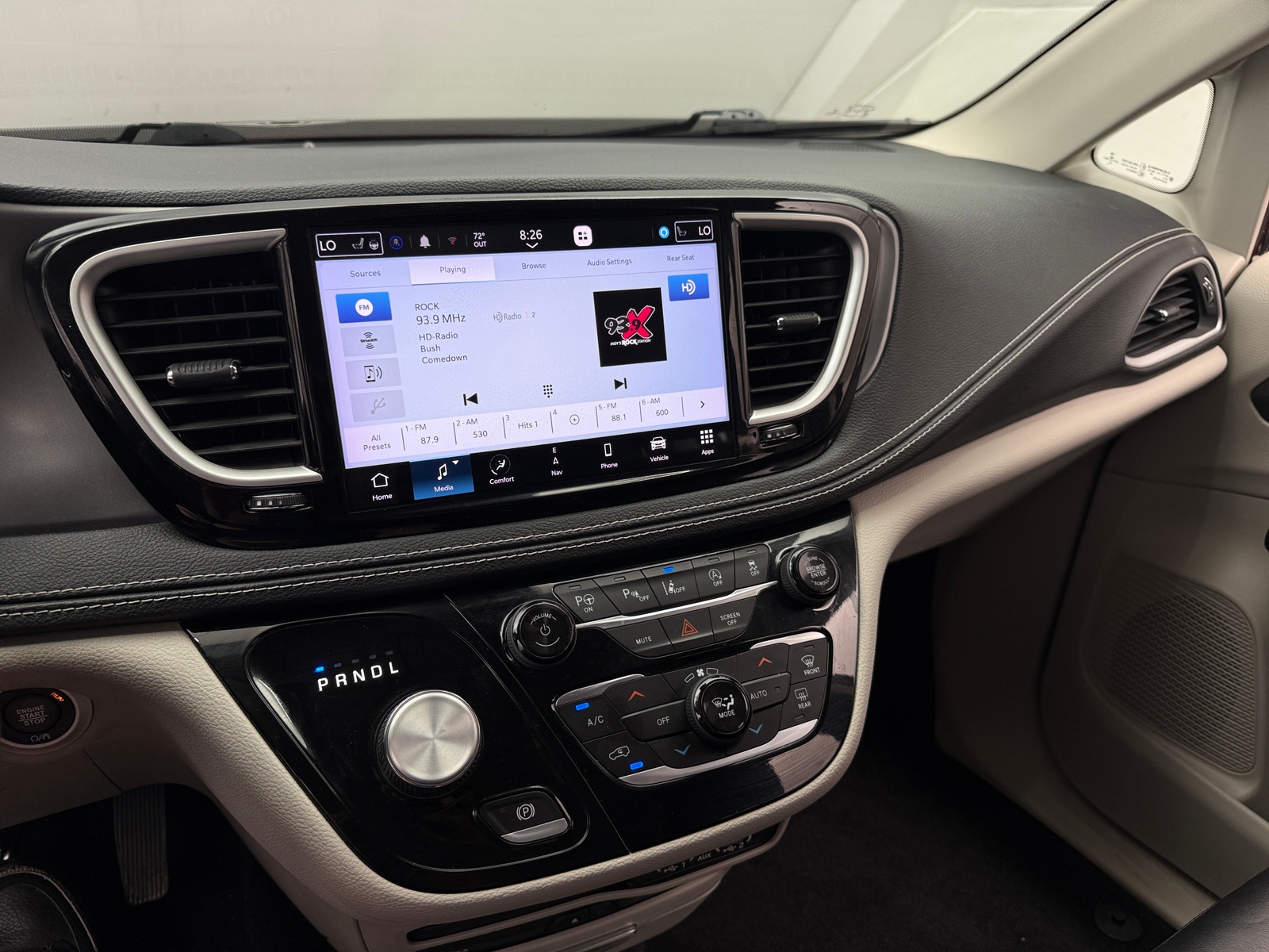 Thumbnail: 2022 Chrysler Pacifica - 3