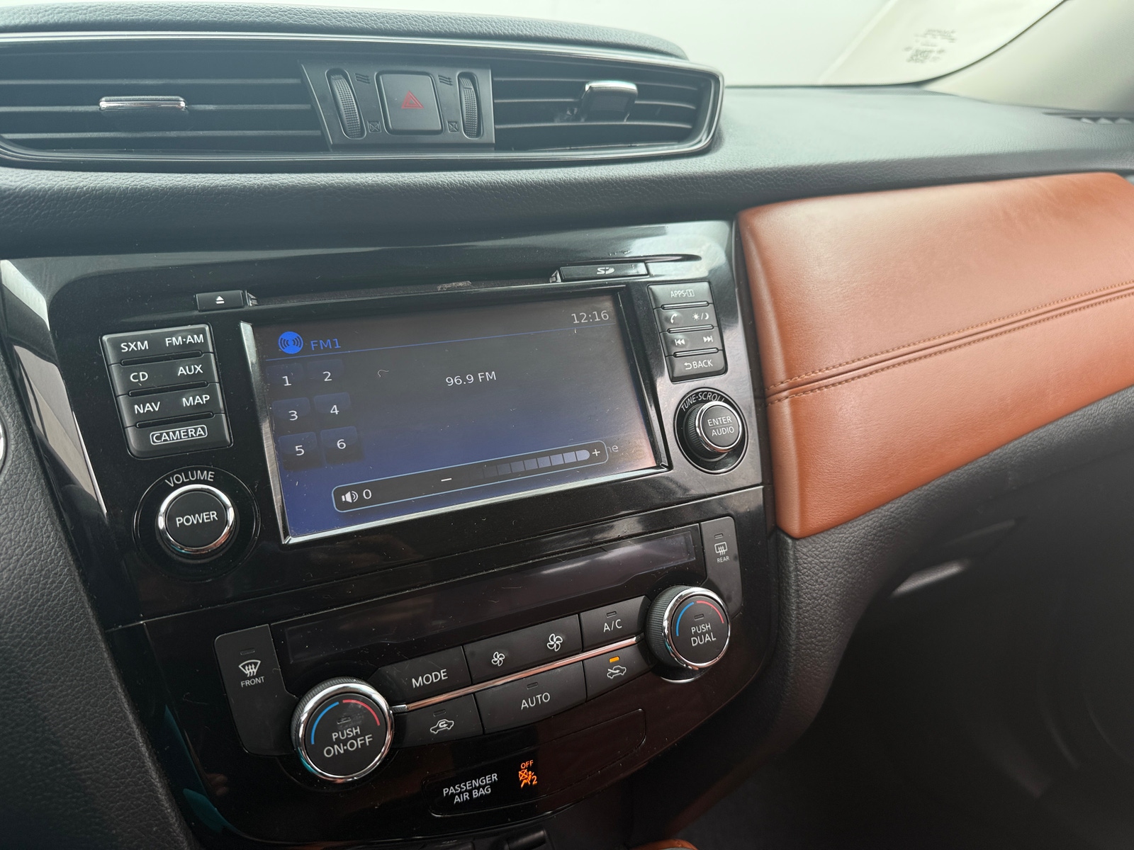 Thumbnail: 2017 Nissan Rogue - 3