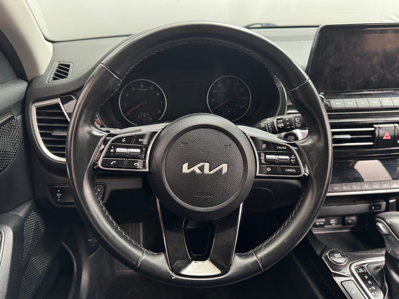 Thumbnail: 2023 Kia Seltos - 4