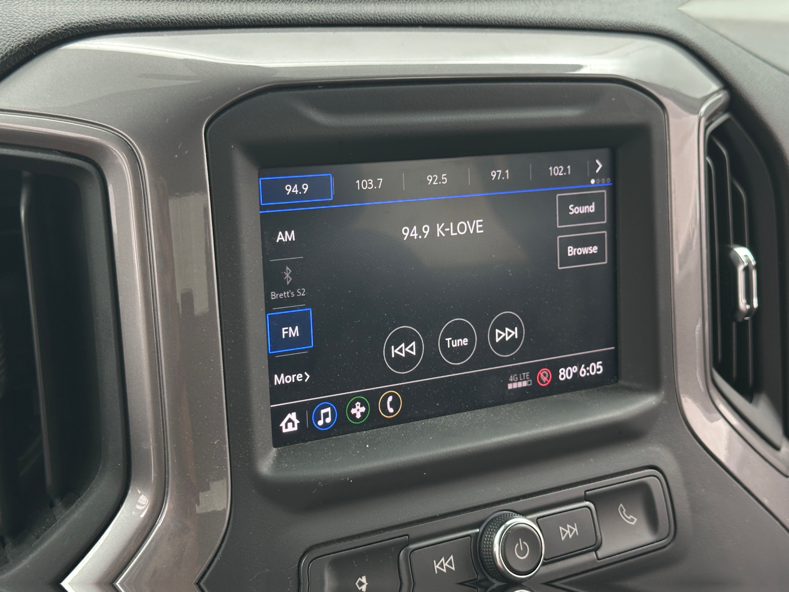 Thumbnail: 2021 Chevrolet Silverado 1500 - 4