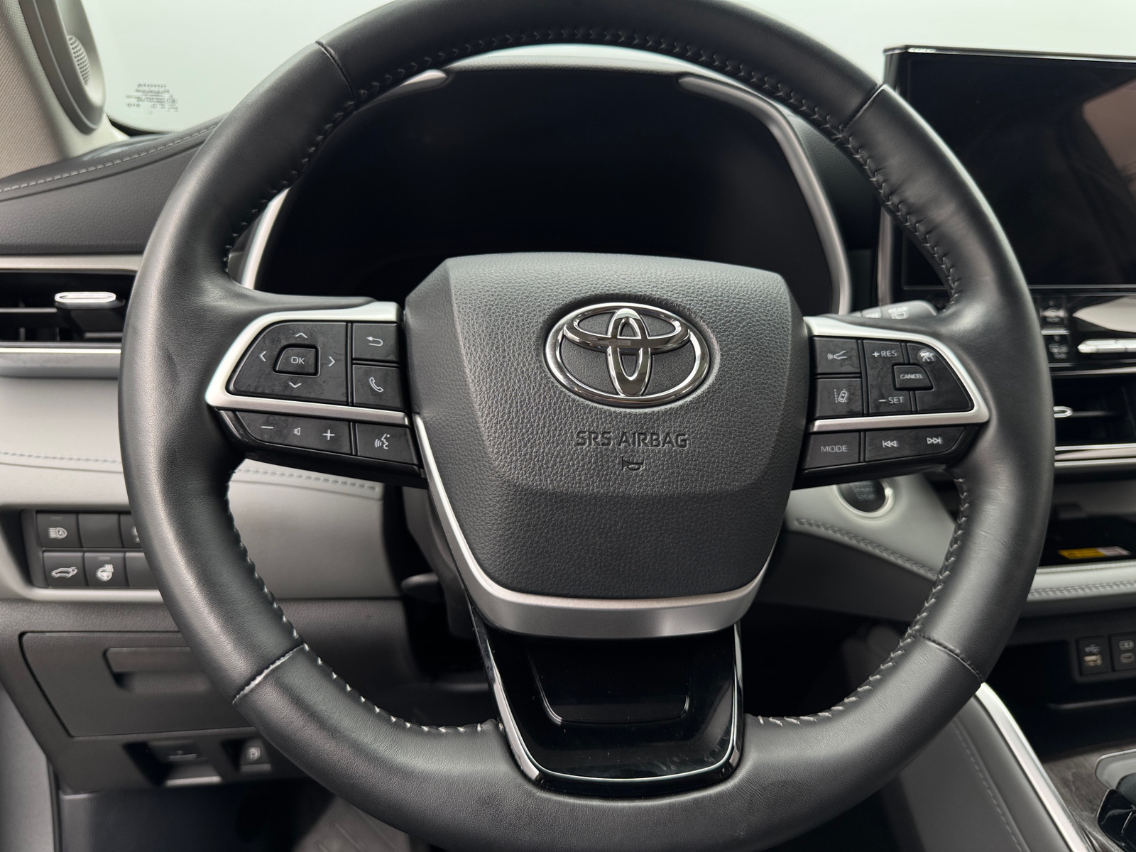 Thumbnail: 2025 Toyota Highlander - 4