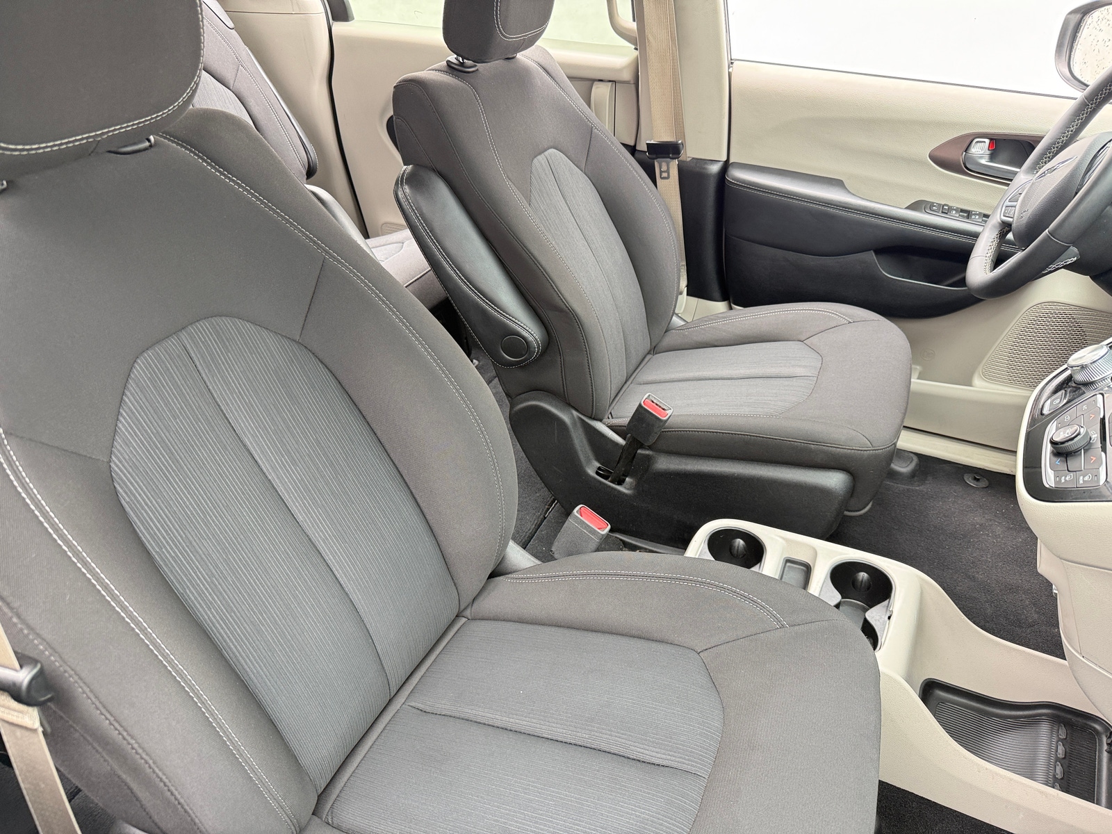 Thumbnail: 2023 Chrysler Voyager - 2
