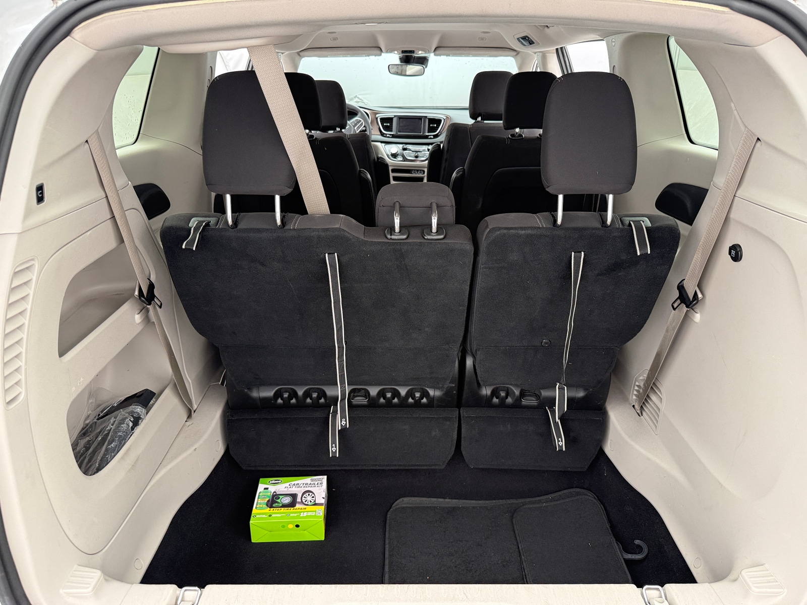 Thumbnail: 2023 Chrysler Voyager - 7