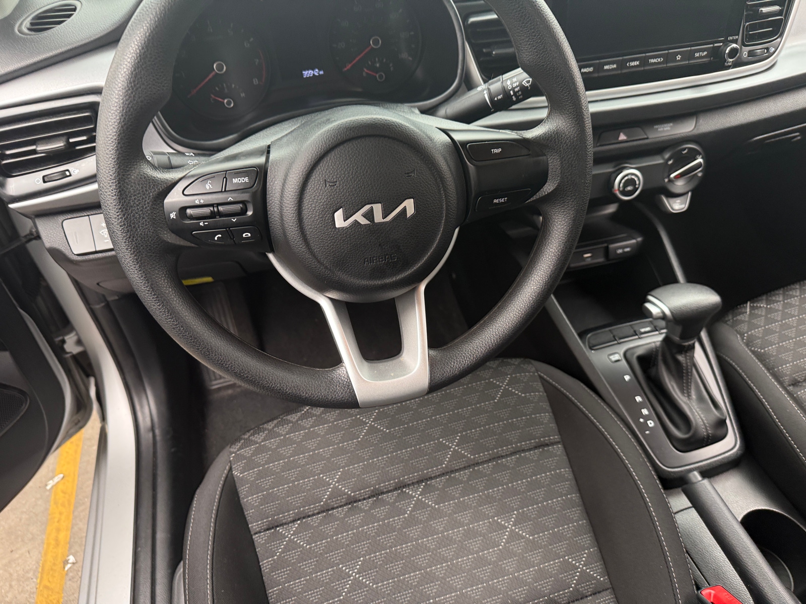 Thumbnail: 2023 Kia Rio - 5