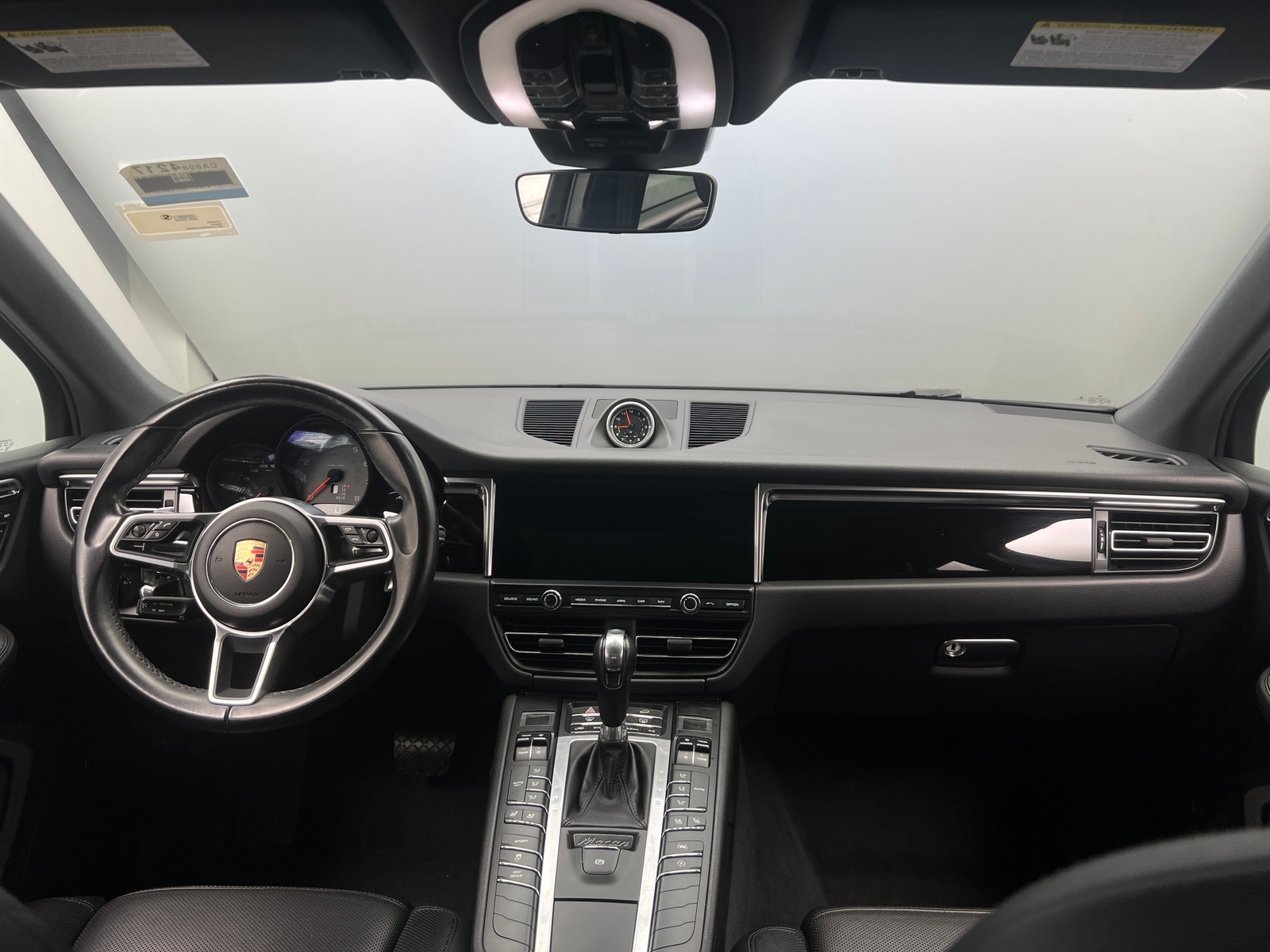 Thumbnail: 2020 Porsche Macan - 2