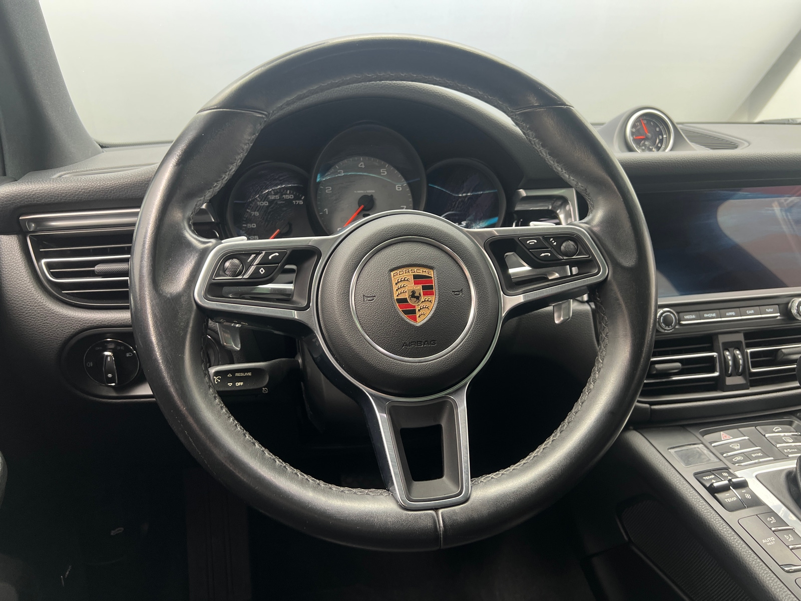Thumbnail: 2020 Porsche Macan - 4