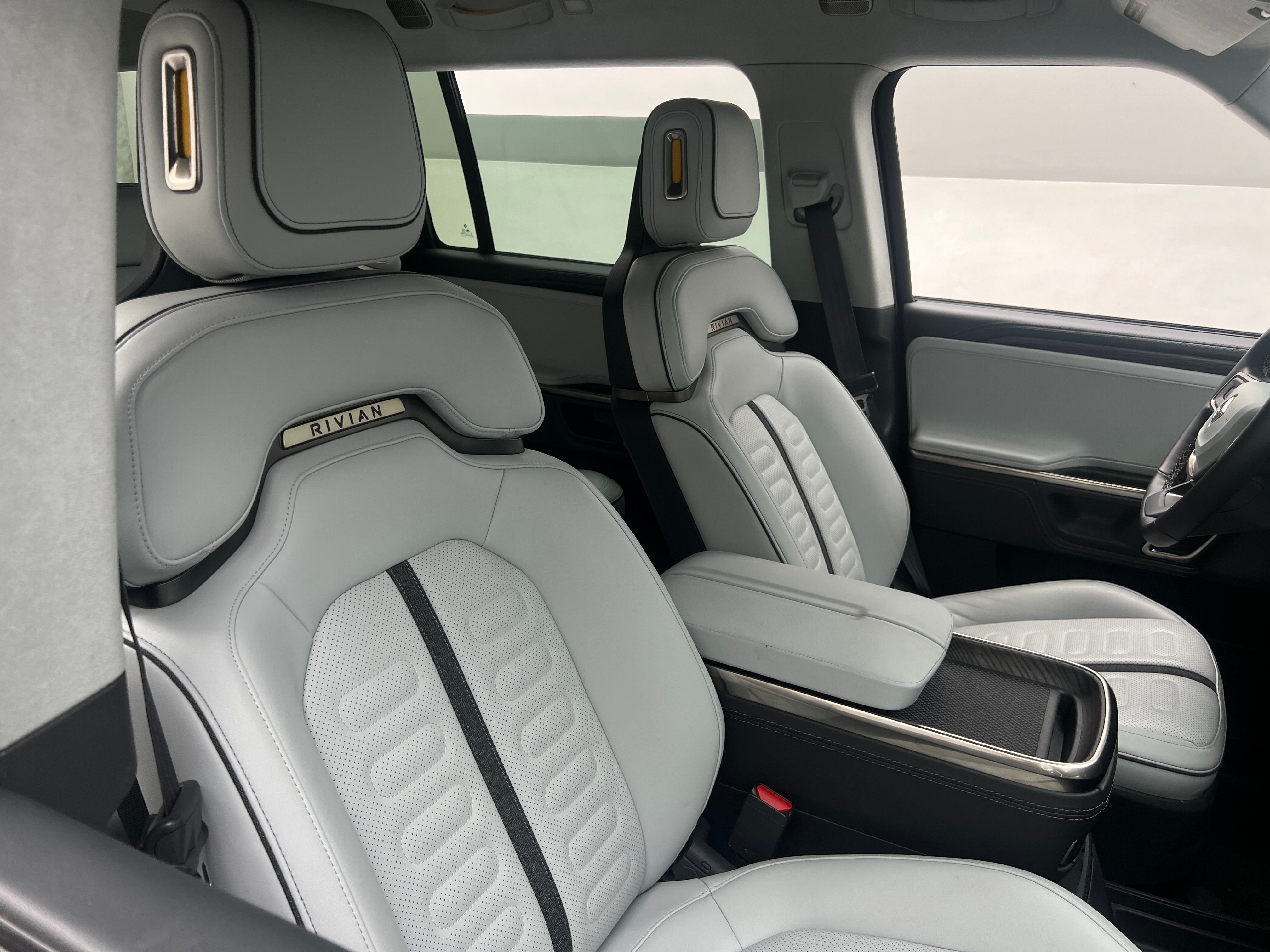 2023 Rivian R1S