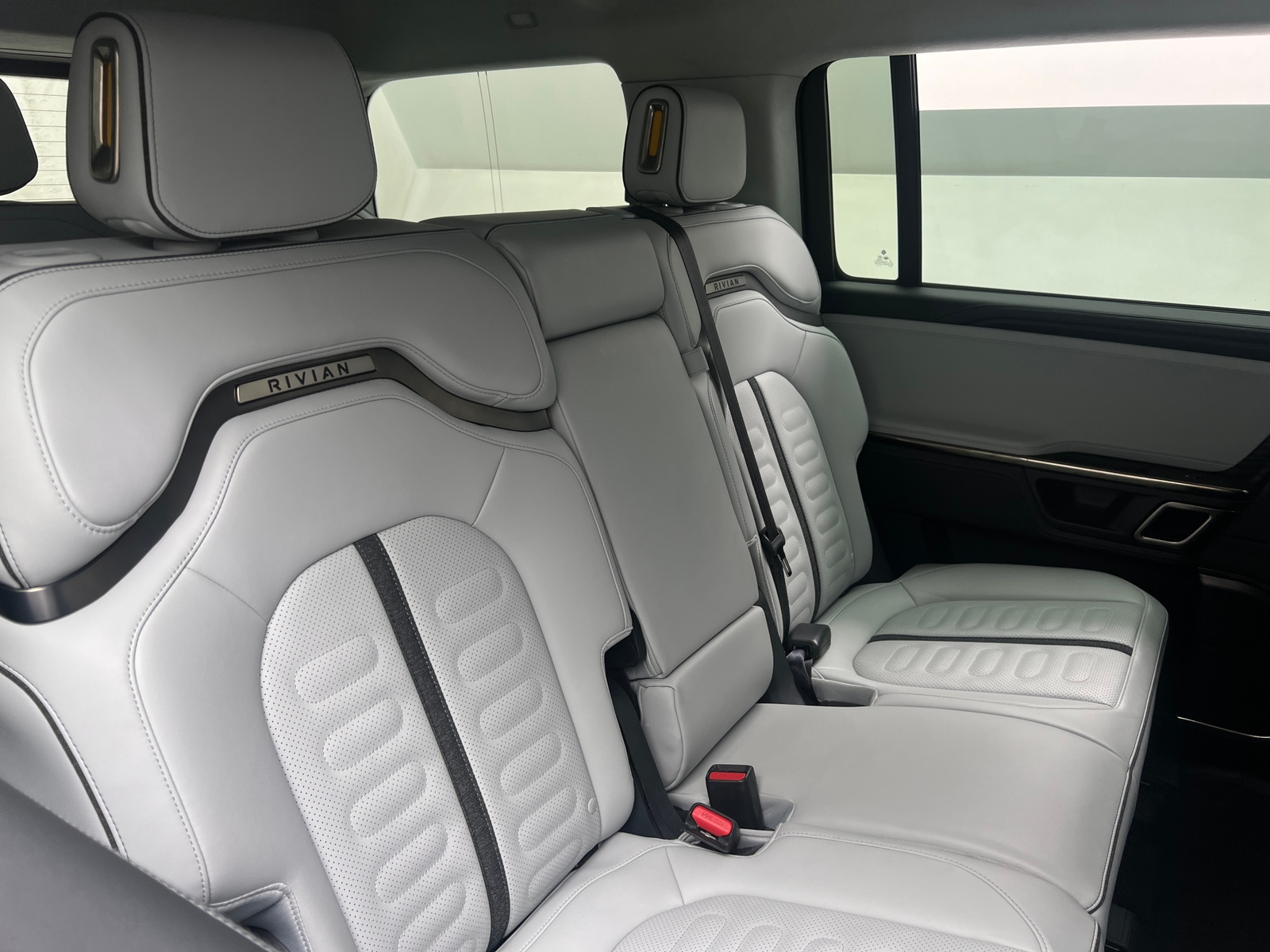 Thumbnail: 2023 Rivian R1S - 5