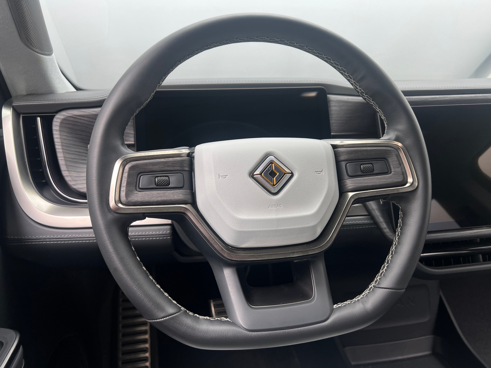 Thumbnail: 2023 Rivian R1S - 4