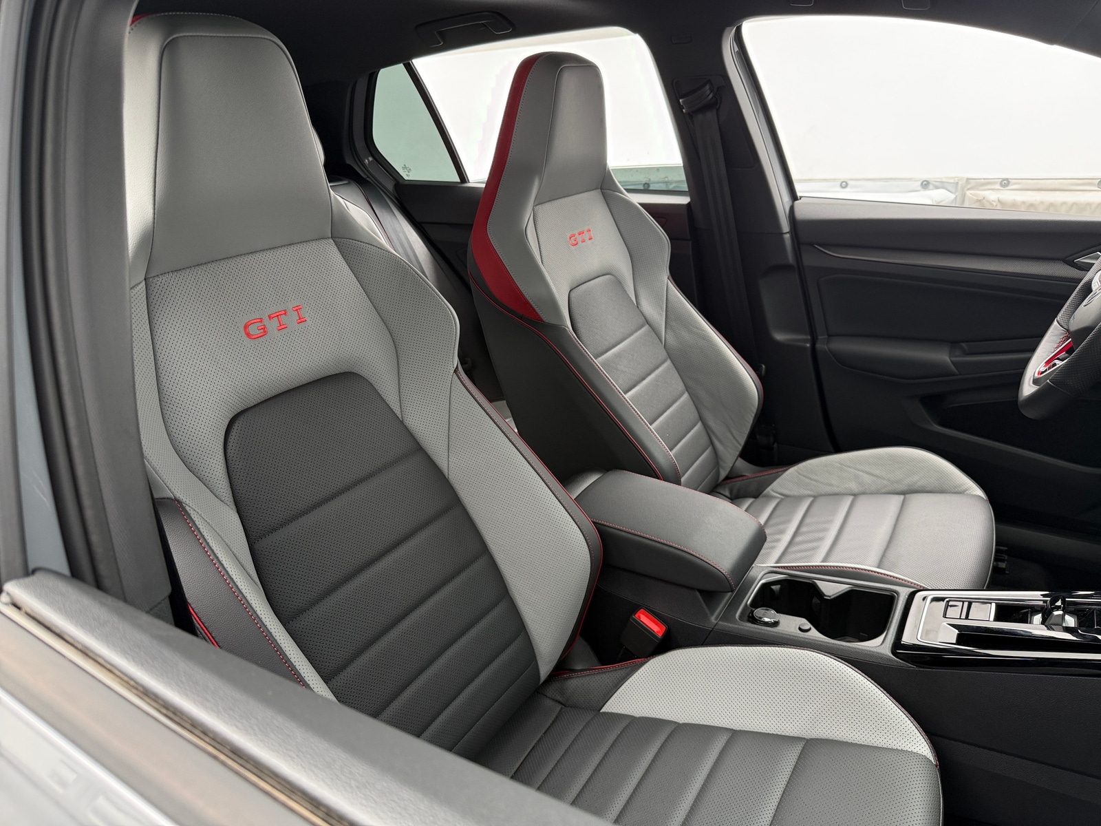 Thumbnail: 2025 Volkswagen Golf - 2