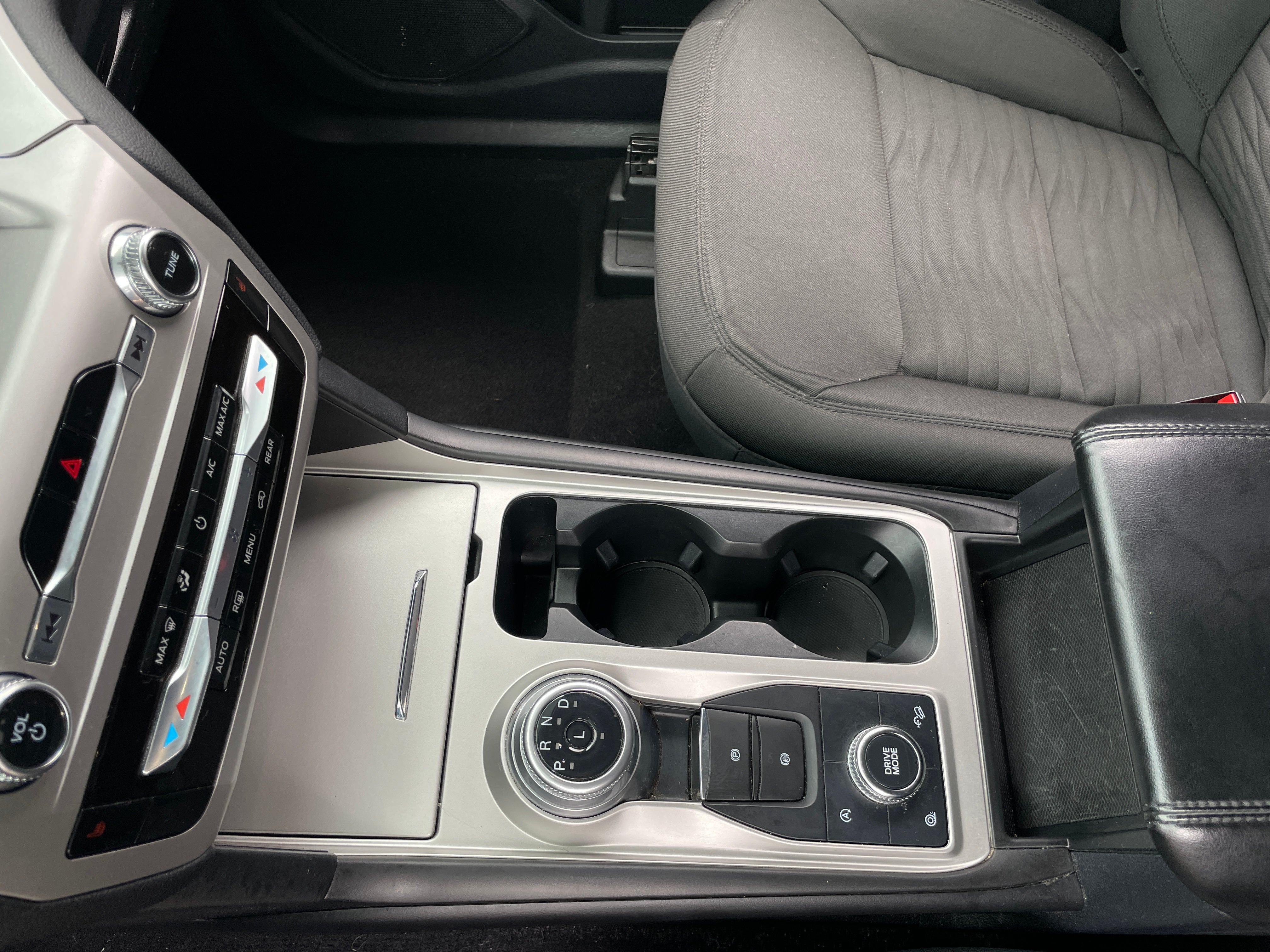 2021 Ford Explorer XLT - Photo 8