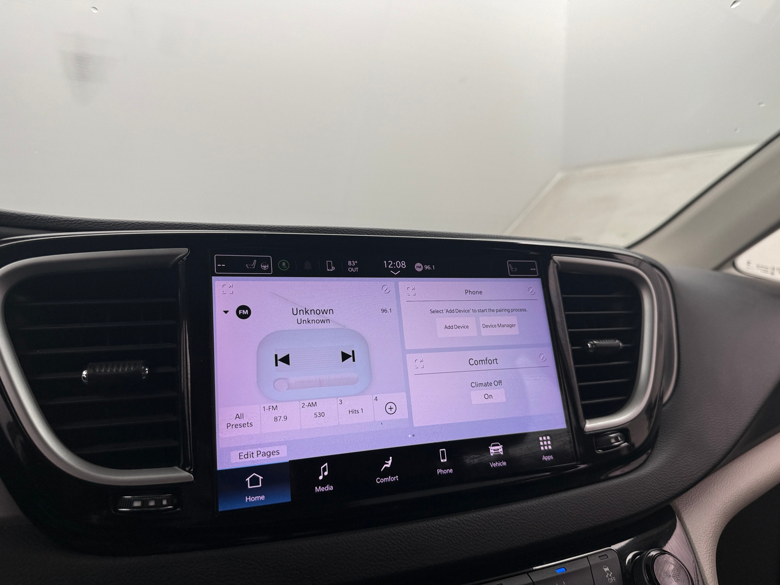 Thumbnail: 2023 Chrysler Pacifica - 3