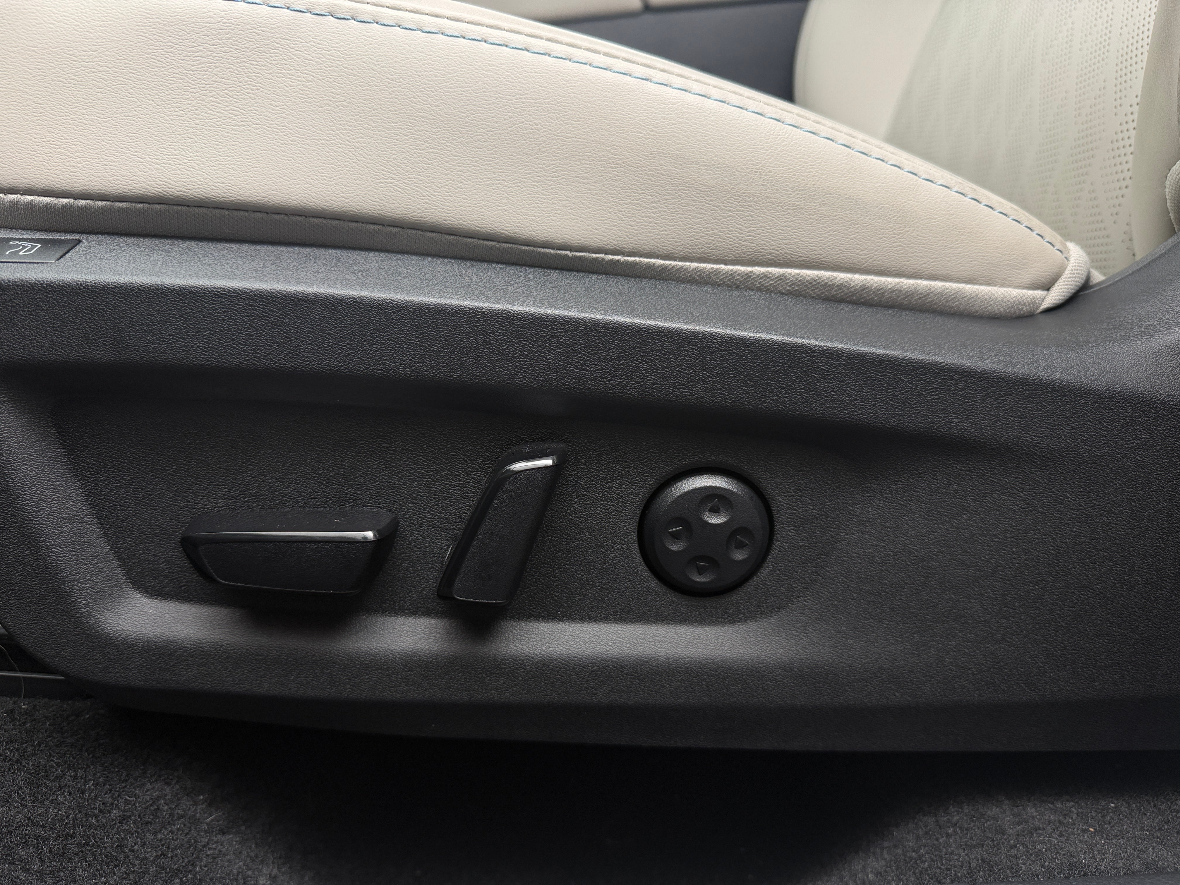 2025 Nissan Murano Platinum - Photo 12