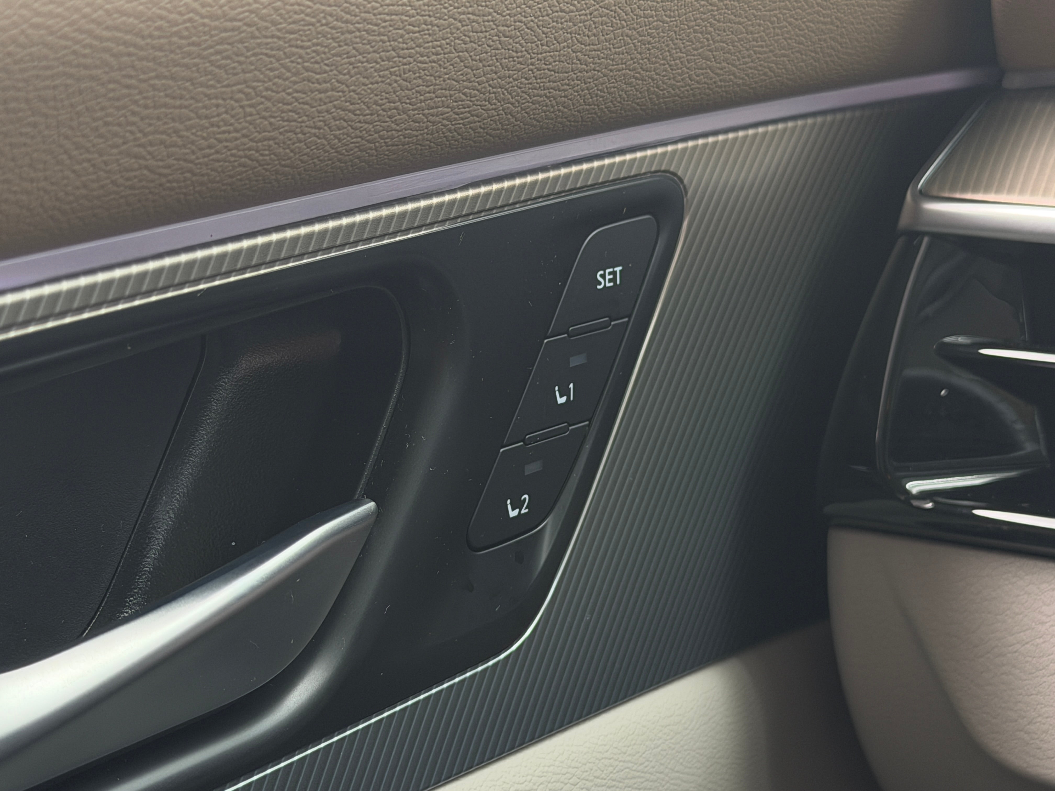 2025 Nissan Murano Platinum - Photo 13
