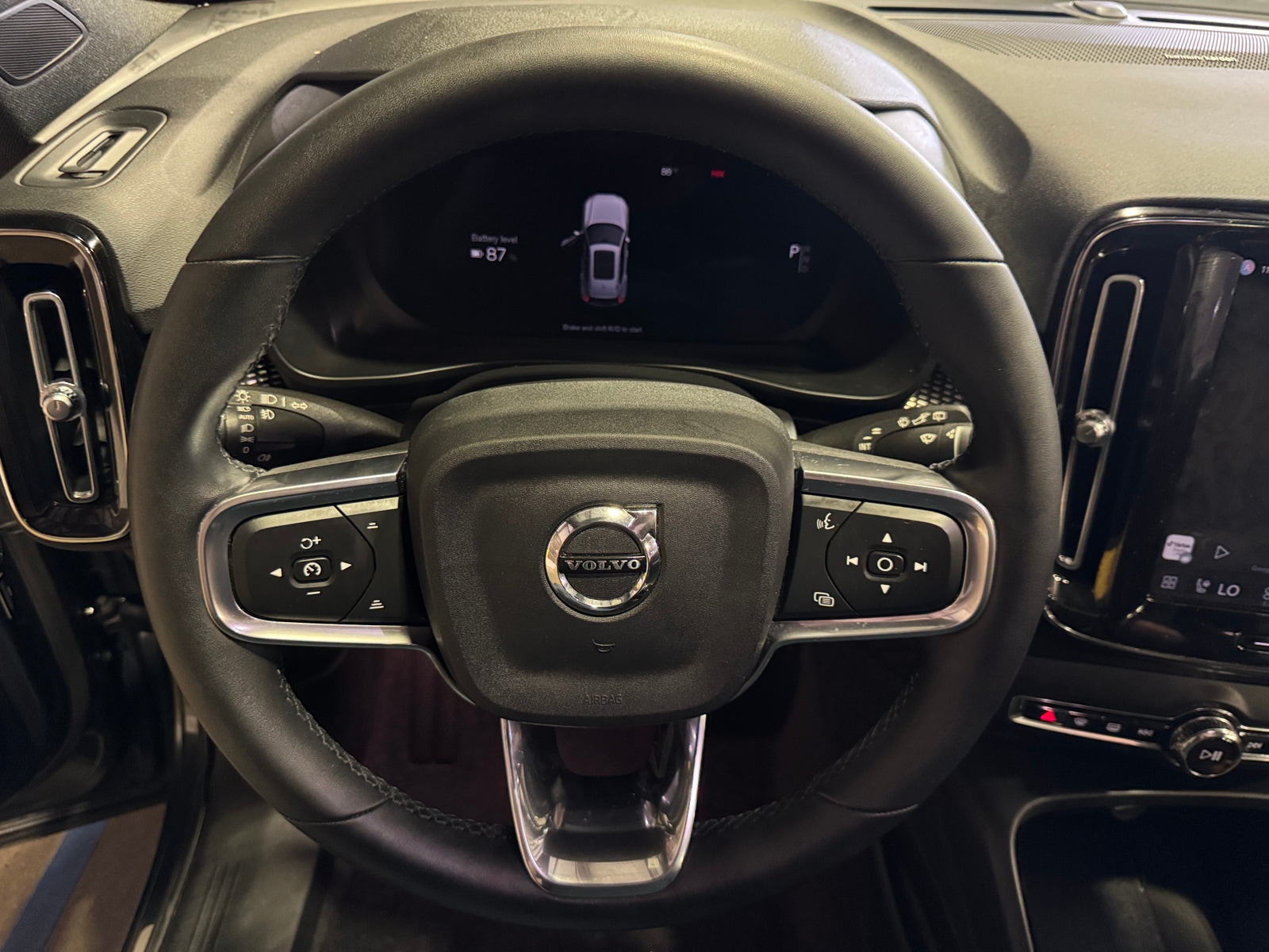 Thumbnail: 2022 Volvo XC40 - 5