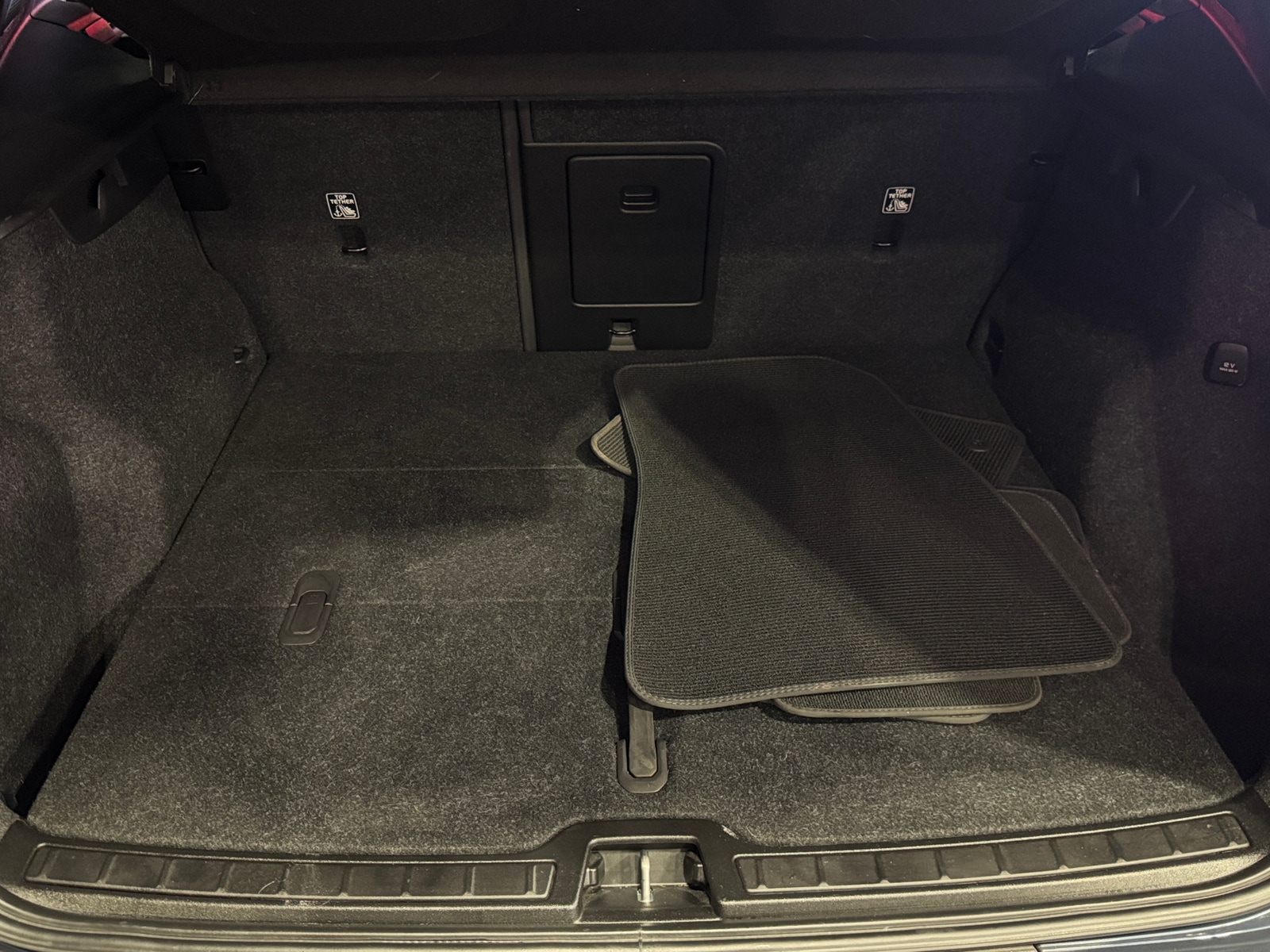 Thumbnail: 2022 Volvo XC40 - 7