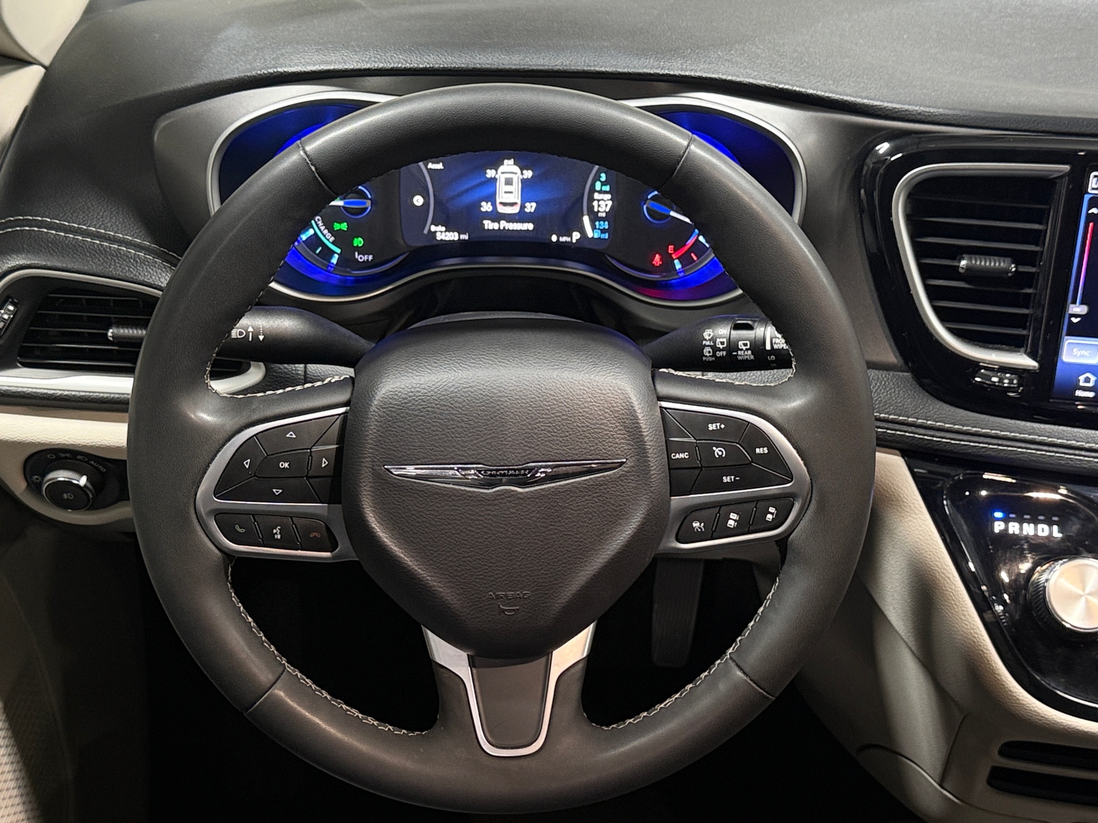 Thumbnail: 2023 Chrysler Pacifica - 4