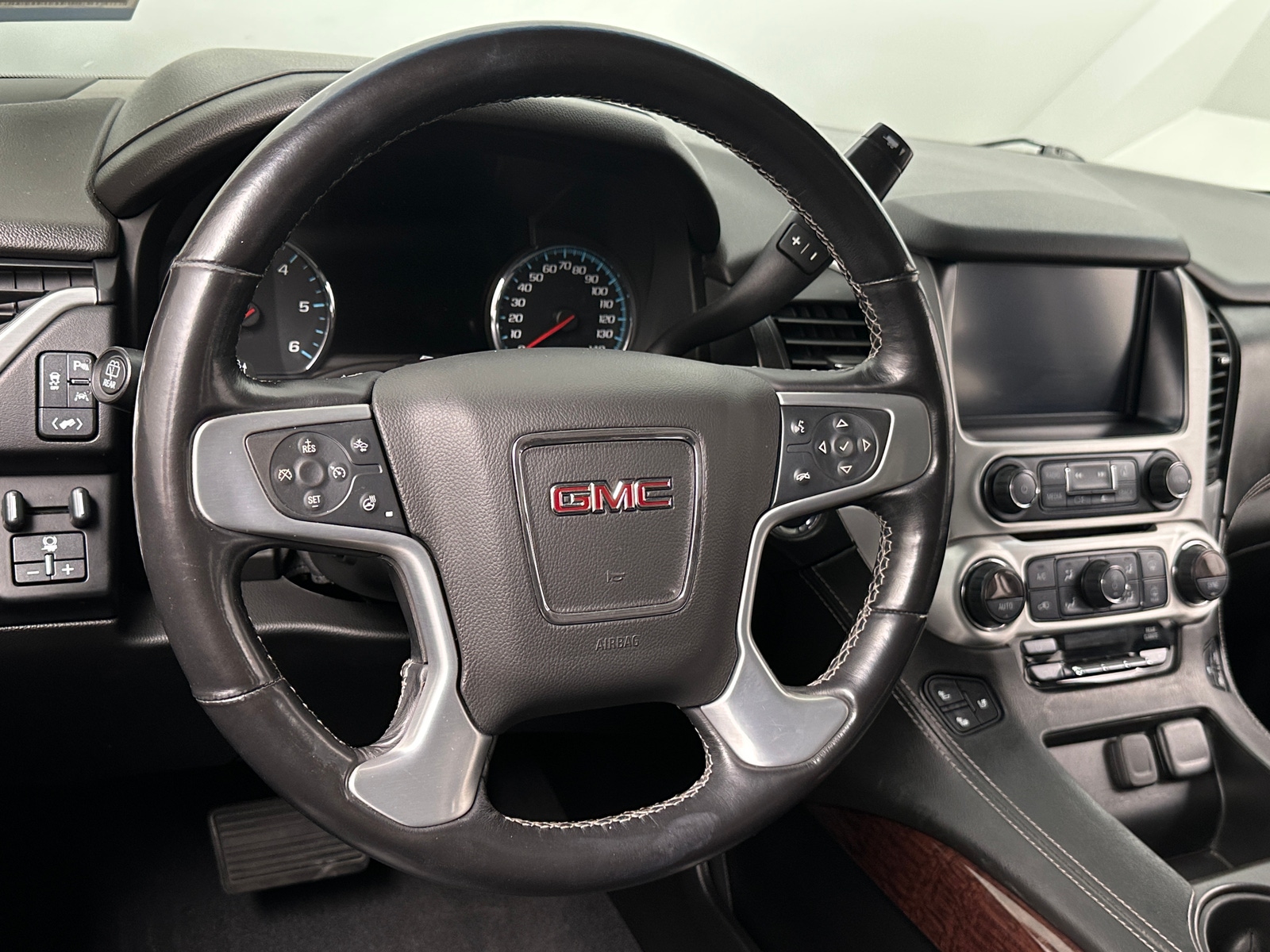 Thumbnail: 2019 GMC Yukon XL - 4